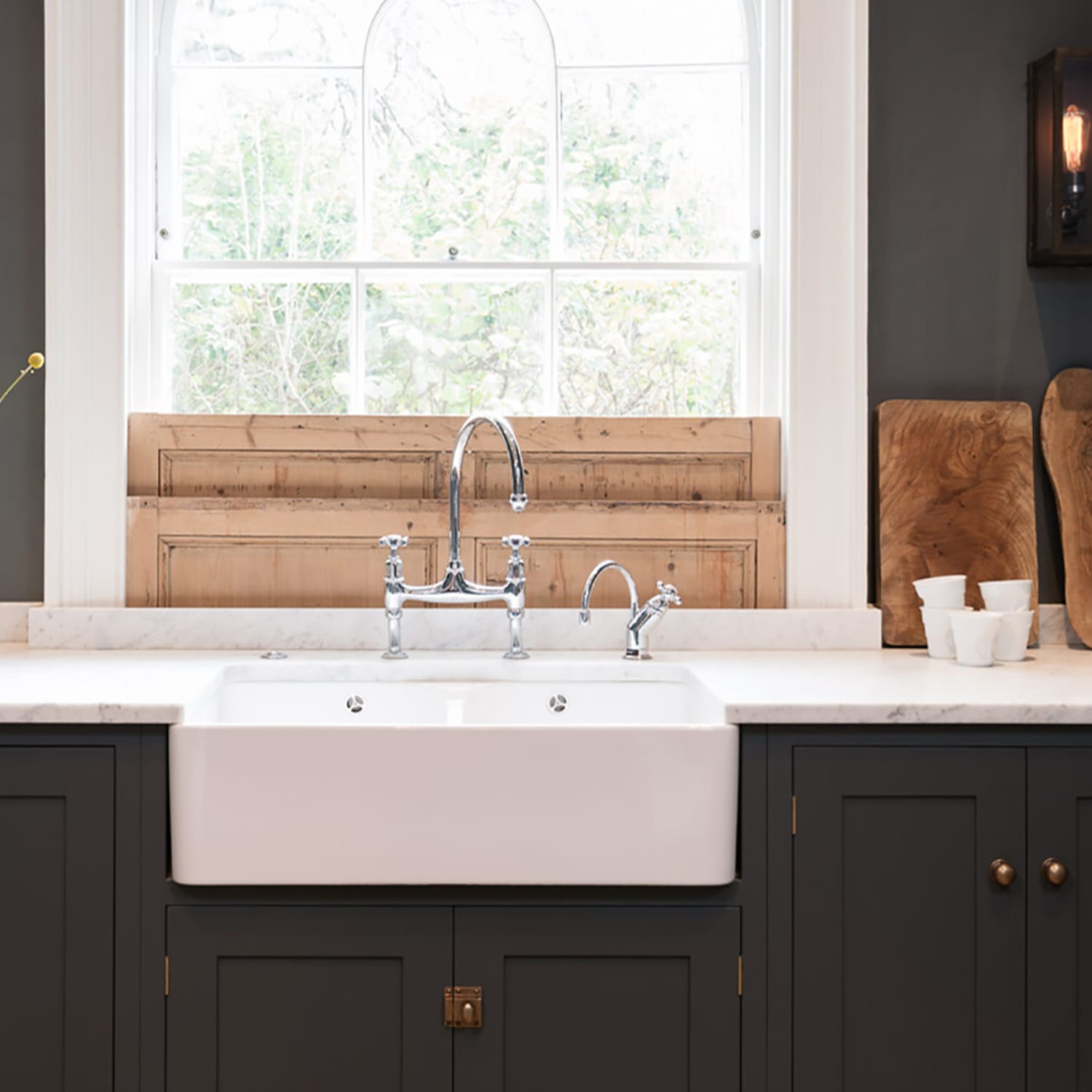 Fantastic Farmhouse Sinks: Apron-Front Sinks in Gorgeous Settings