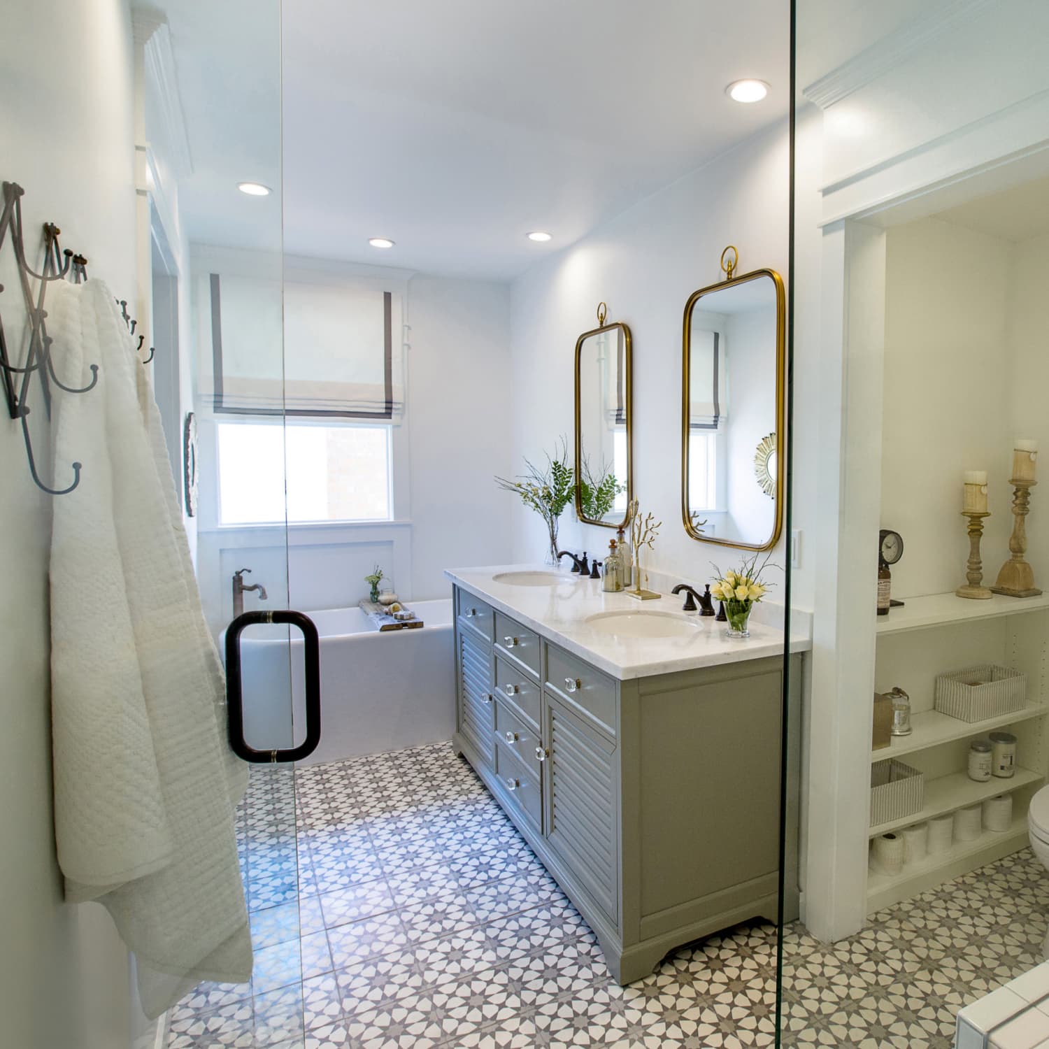 wife shower behind husband Xxx Pics Hd