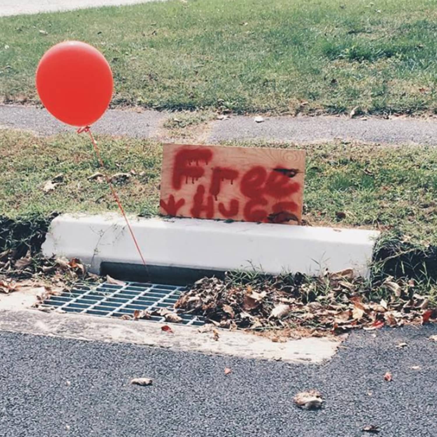 Creepy Outdoor Halloween Yard Decorations from Instagram ...