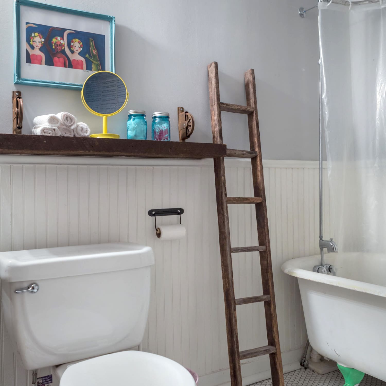 Our Favorite Vintage Mosaic Floor Tiles For Bathrooms Apartment Therapy