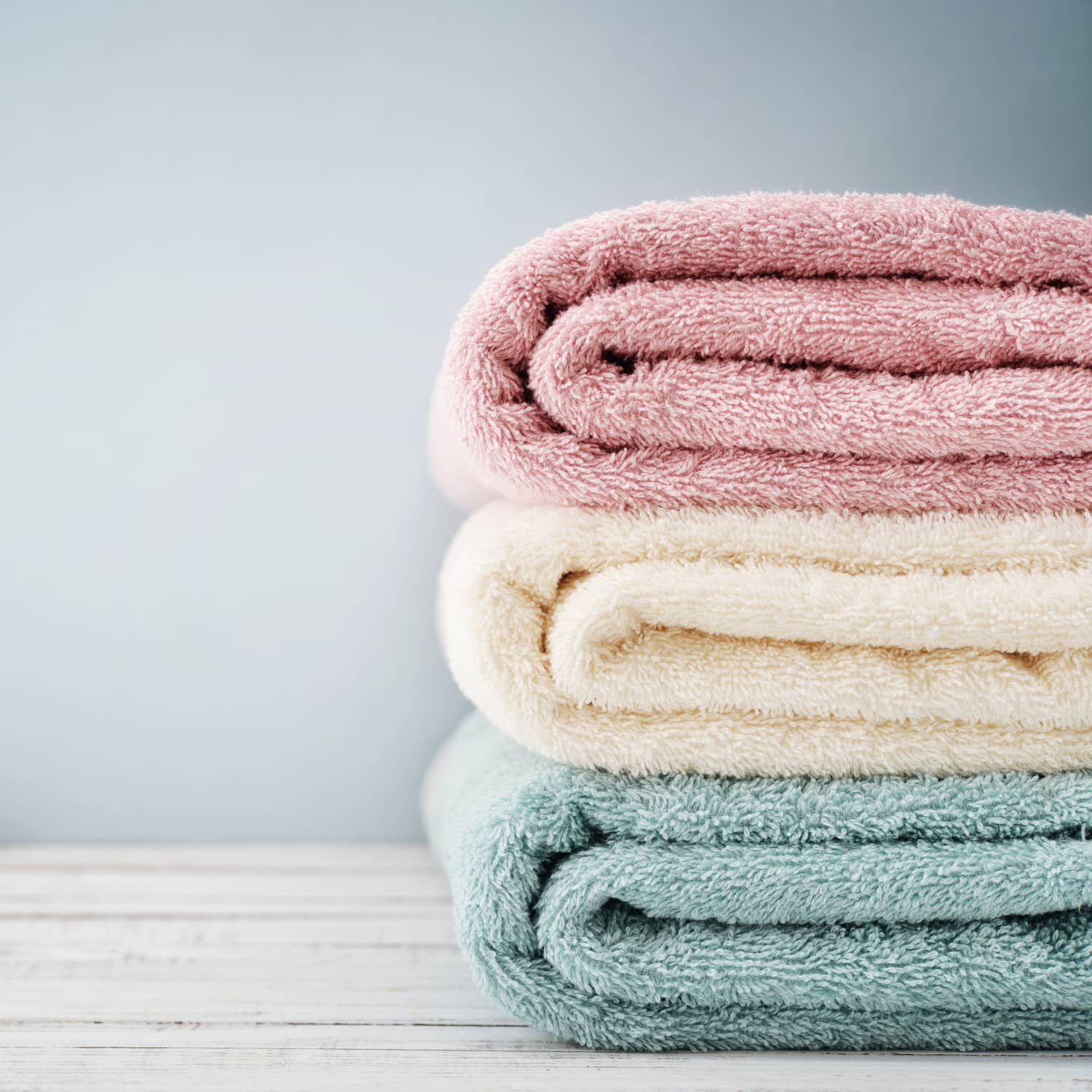 A Guide to How to Wash and Dry Towels at Home