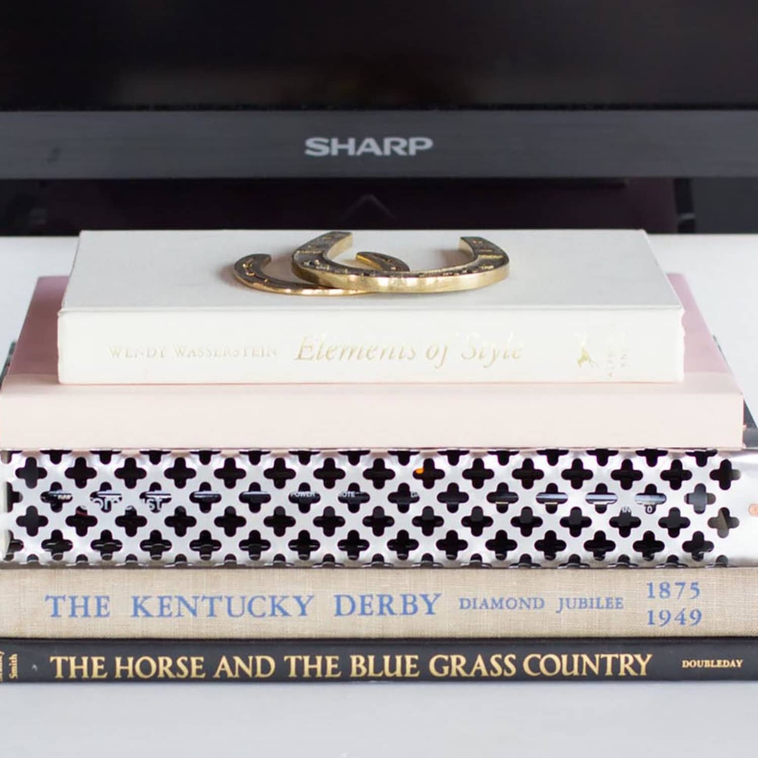 Renter Friendly Ways To Hide Cable Boxes Home Tech Apartment