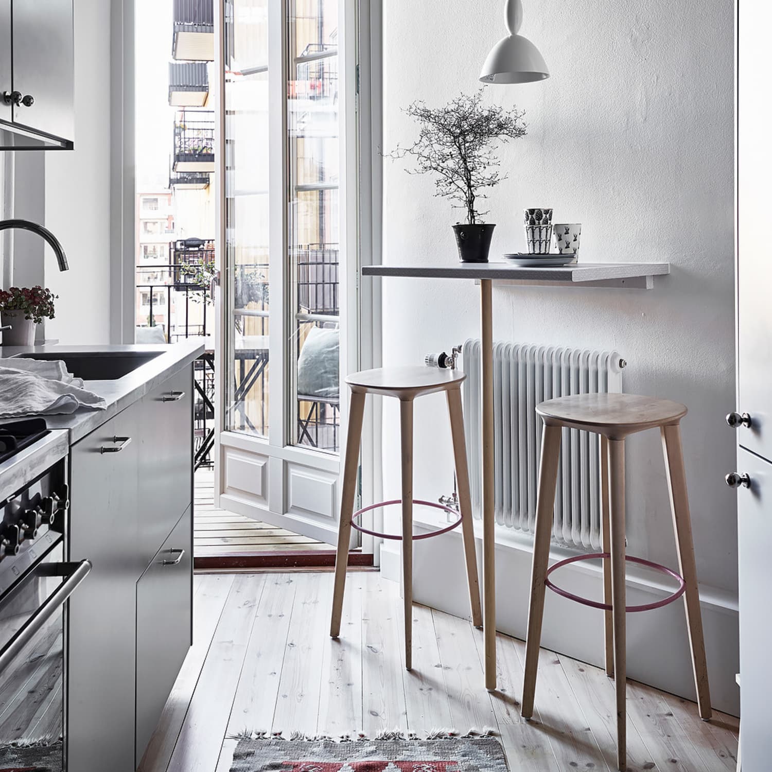 Small Space Diy Dining Room Alternatives Apartment Therapy Diy rollende kuecheninsel oder beistelltisch. diy dining room alternatives