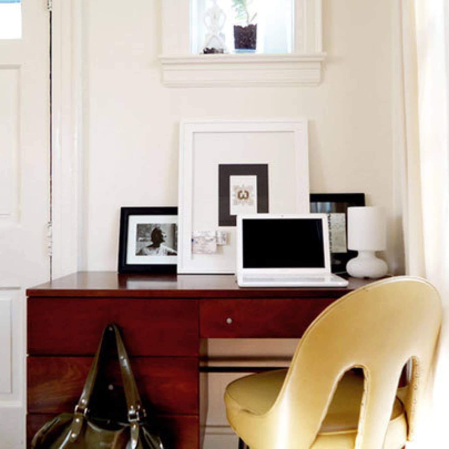 The Entryway Desk A Smart Multipurpose Solution Apartment Therapy