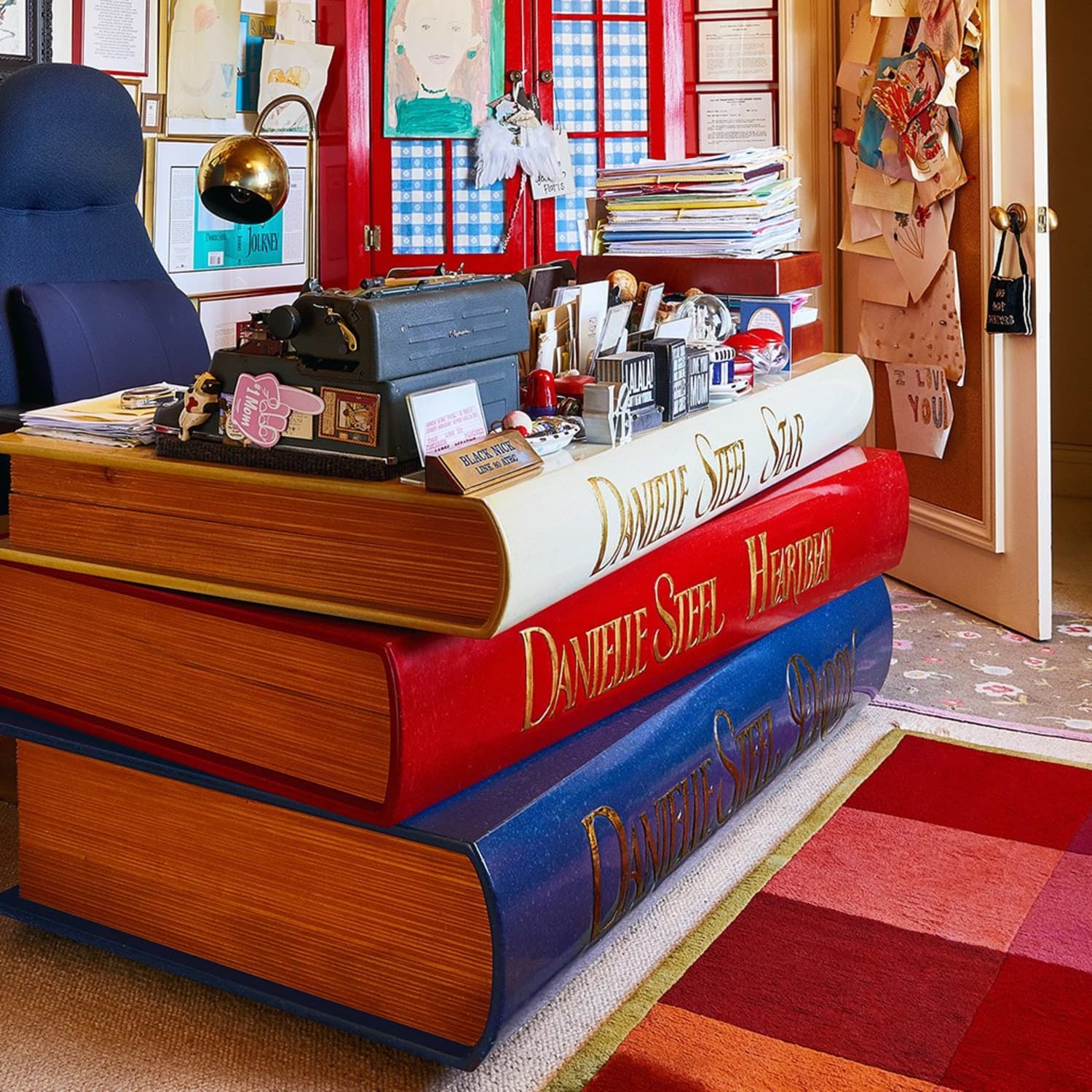 Danielle Steel S Desk Is Truly A Sight To Behold Apartment Therapy