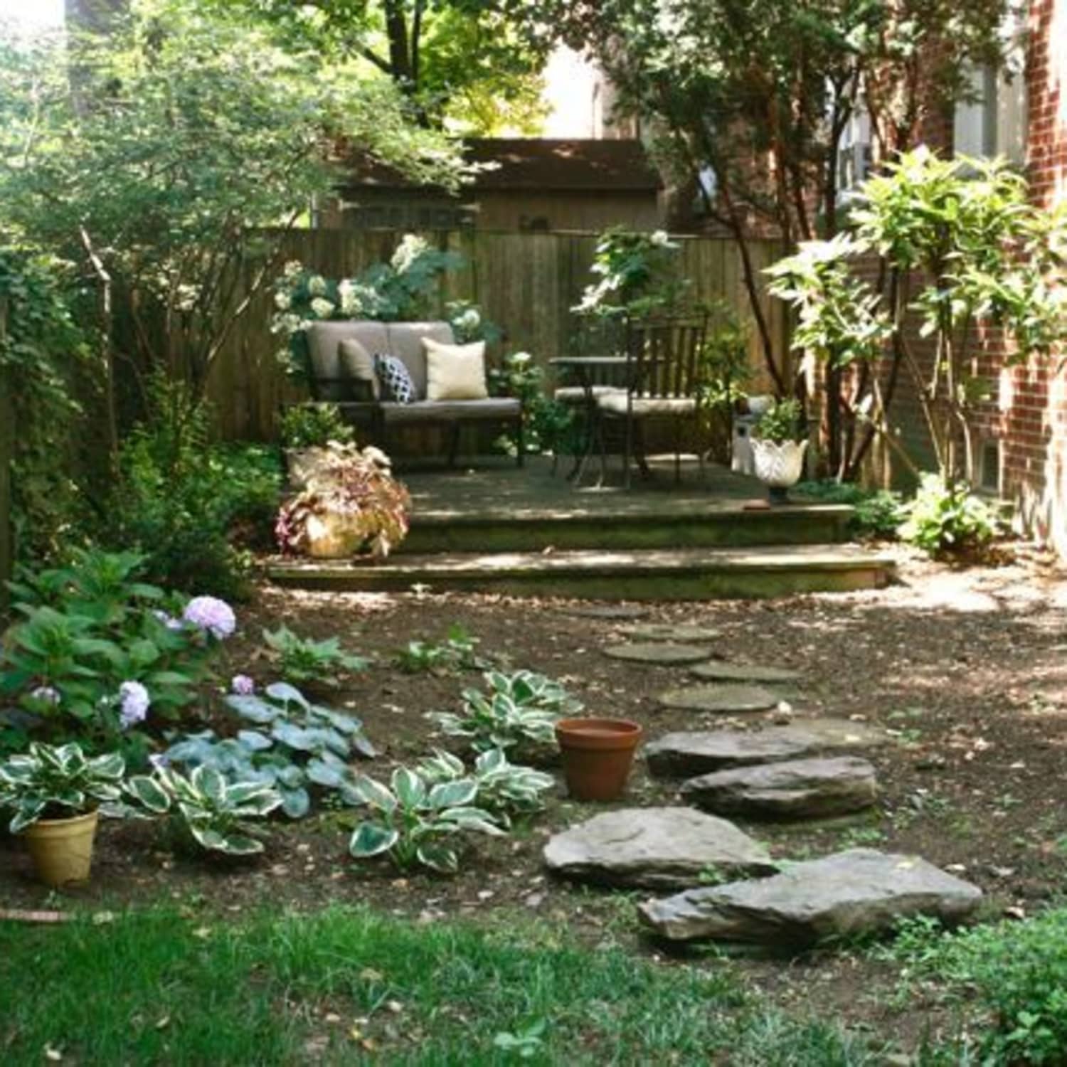 3 Landscaping Projects Experts Recommend Doing Before It Gets Cold |  Apartment Therapy