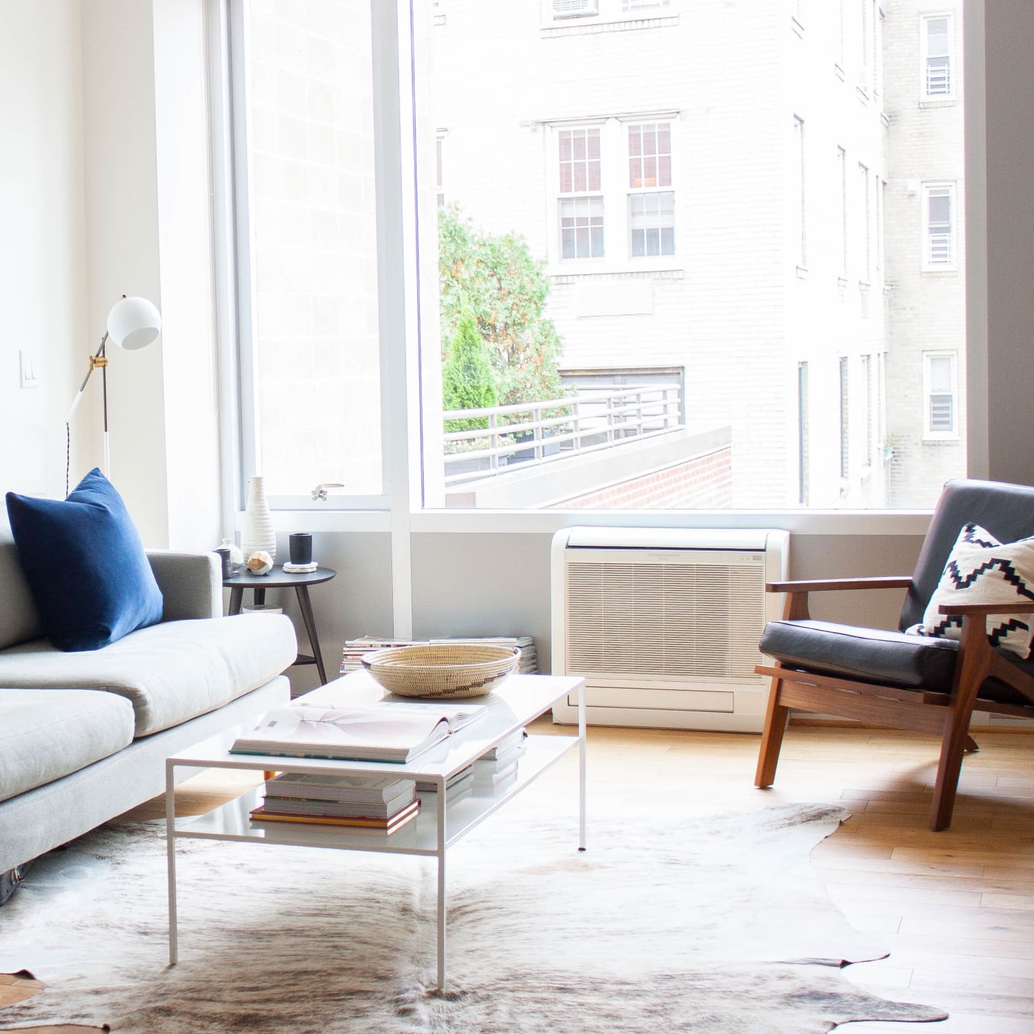 30 Small Living Room Decorating Design Ideas How To Decorate A Small Living Apartment Therapy