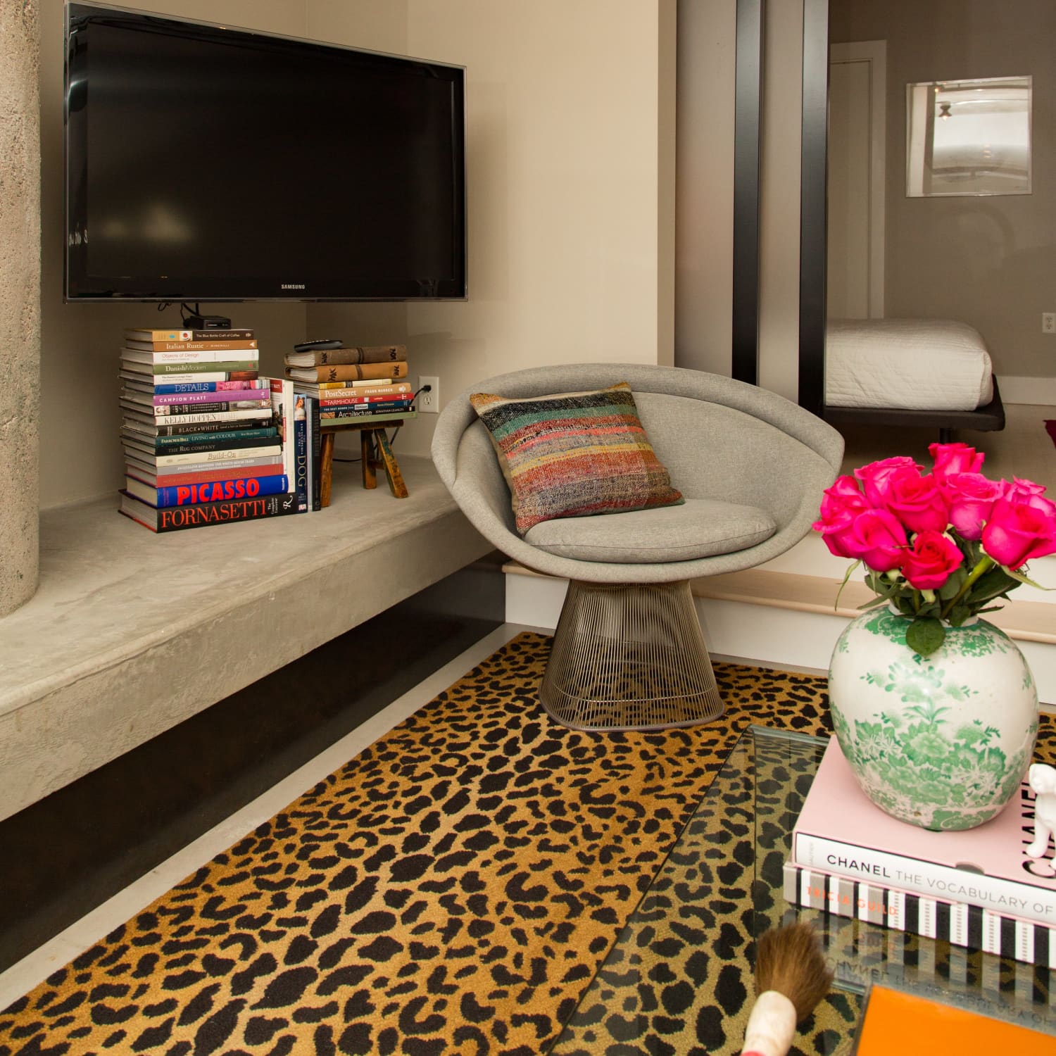 A Super Easy Trick For Hiding Tv Cords Apartment Therapy