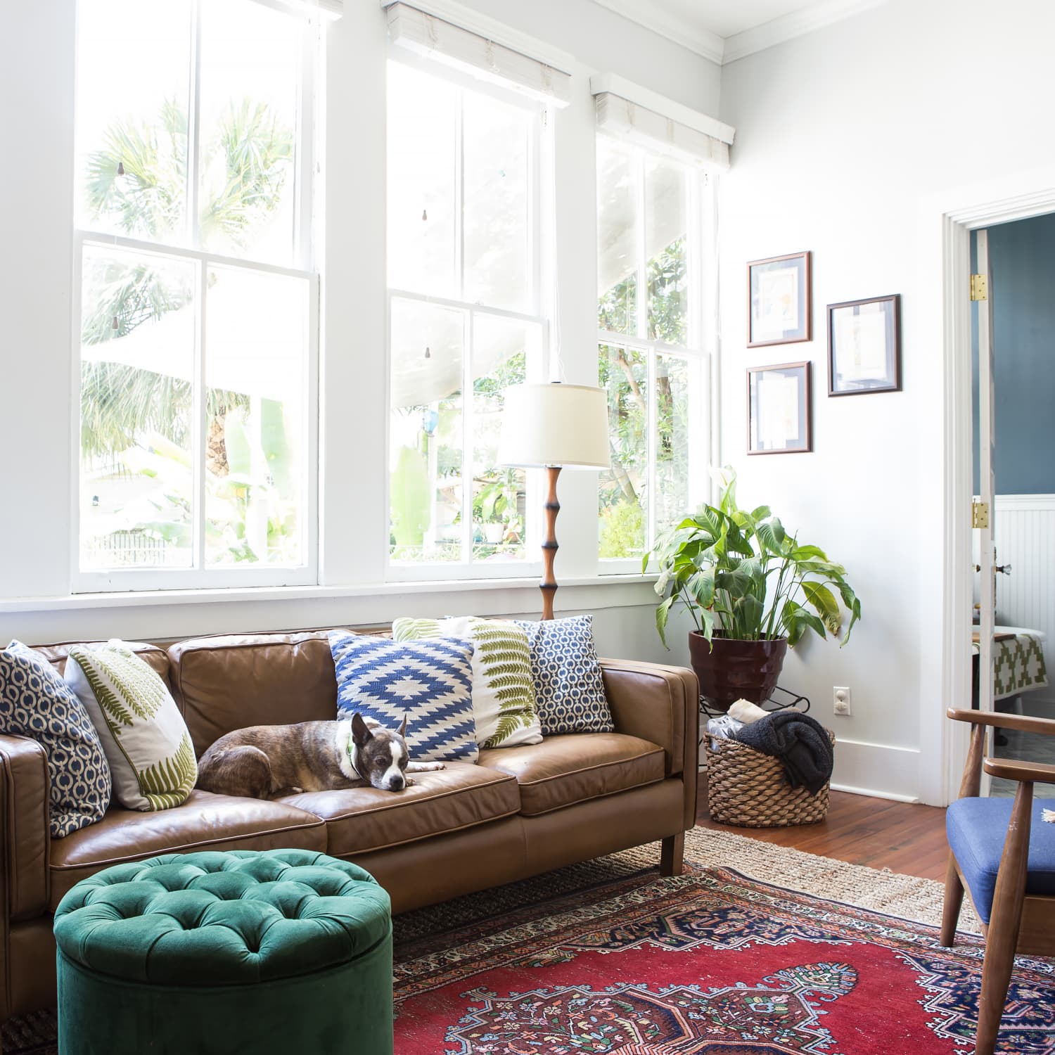 10 Ways to Fill Space Over Your Sofa