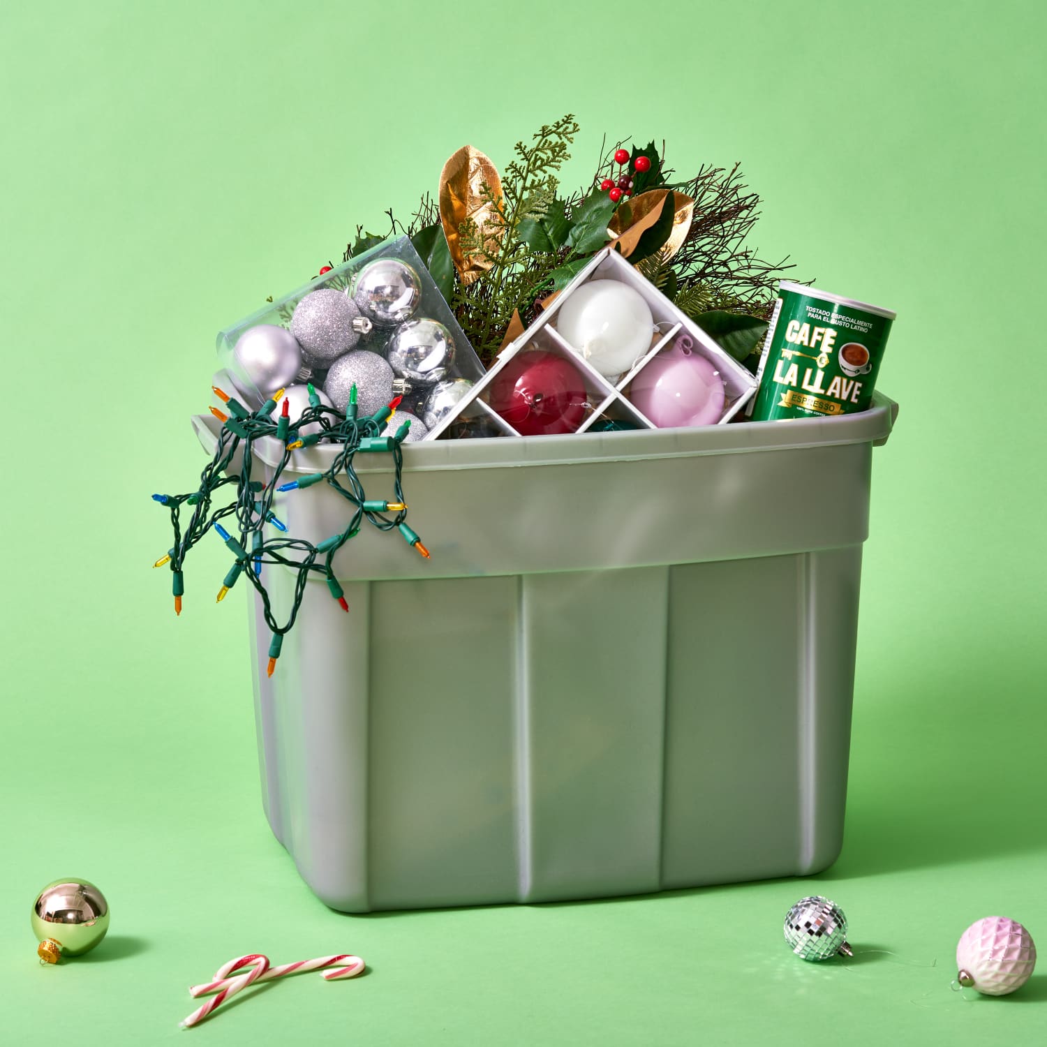 How to Store Christmas Decorations (Our 20 Best Tips) | Apartment ...