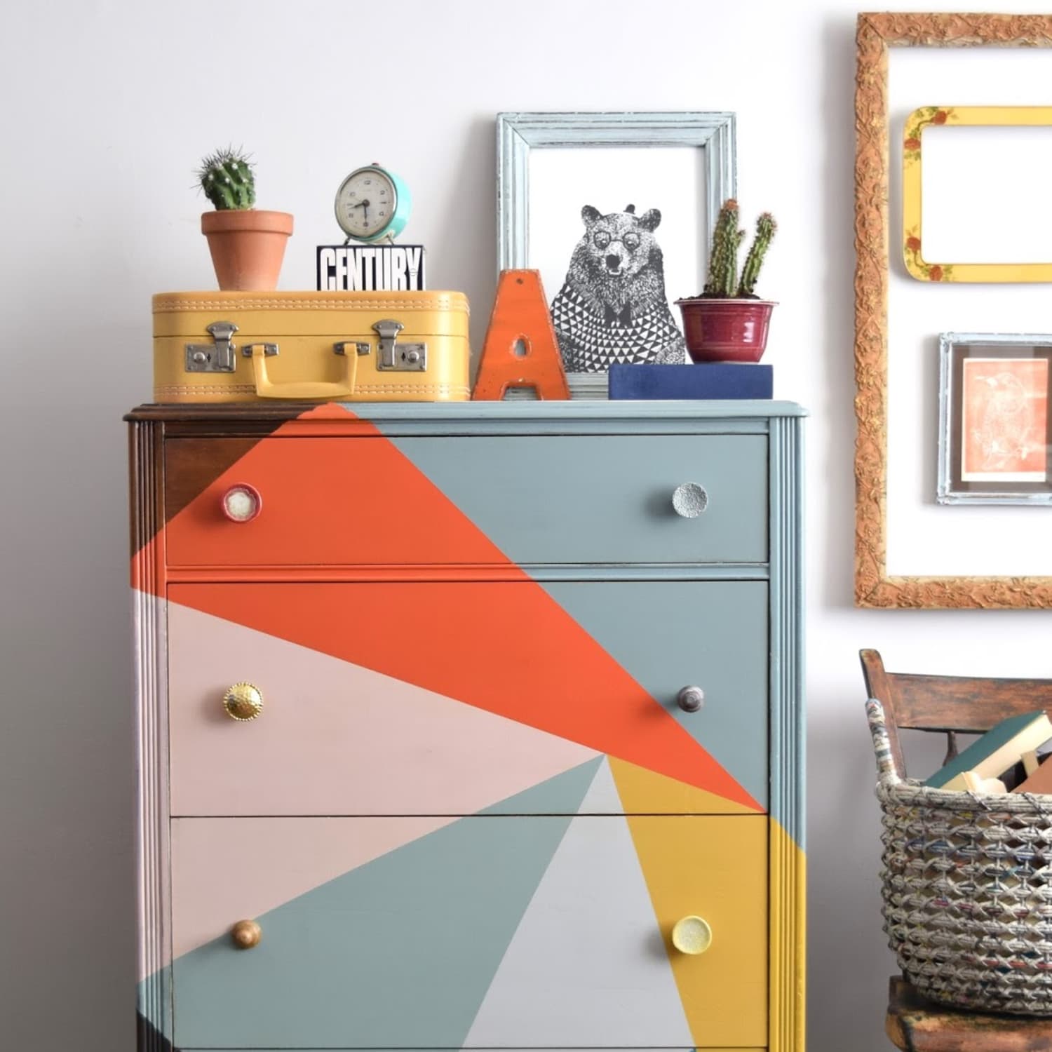 Dresser Upcycle Painted in Annie Sloan Chalk Paint Pure White, Clear Wax,…   Chalk paint furniture dresser, White chalk paint furniture, Black chalk  paint furniture