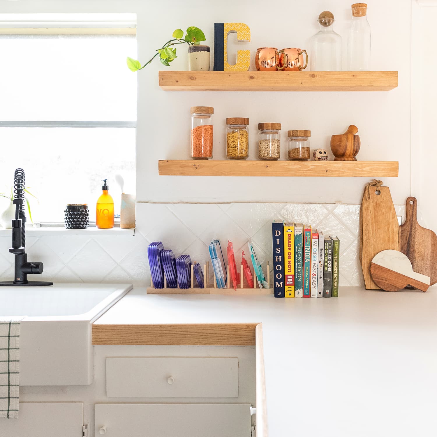 The Best Under Cabinet Shelves for Your Kitchen