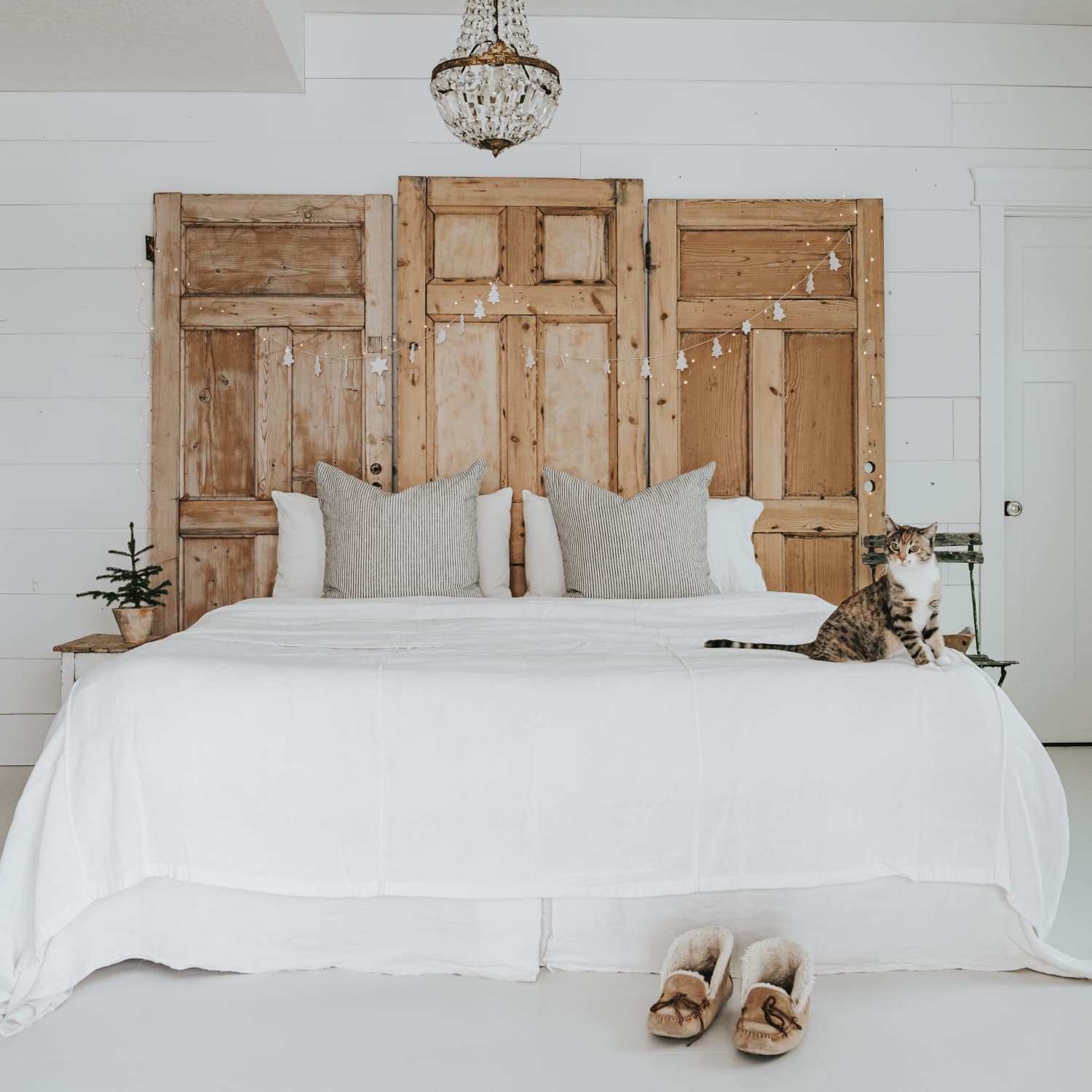 18 Dreamy DIY Headboards (From Farmhouse to Minimalist Style)