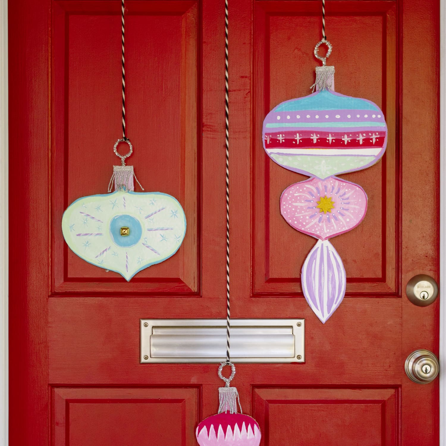 How To Make Diy Ornament Door Decorations Apartment Therapy