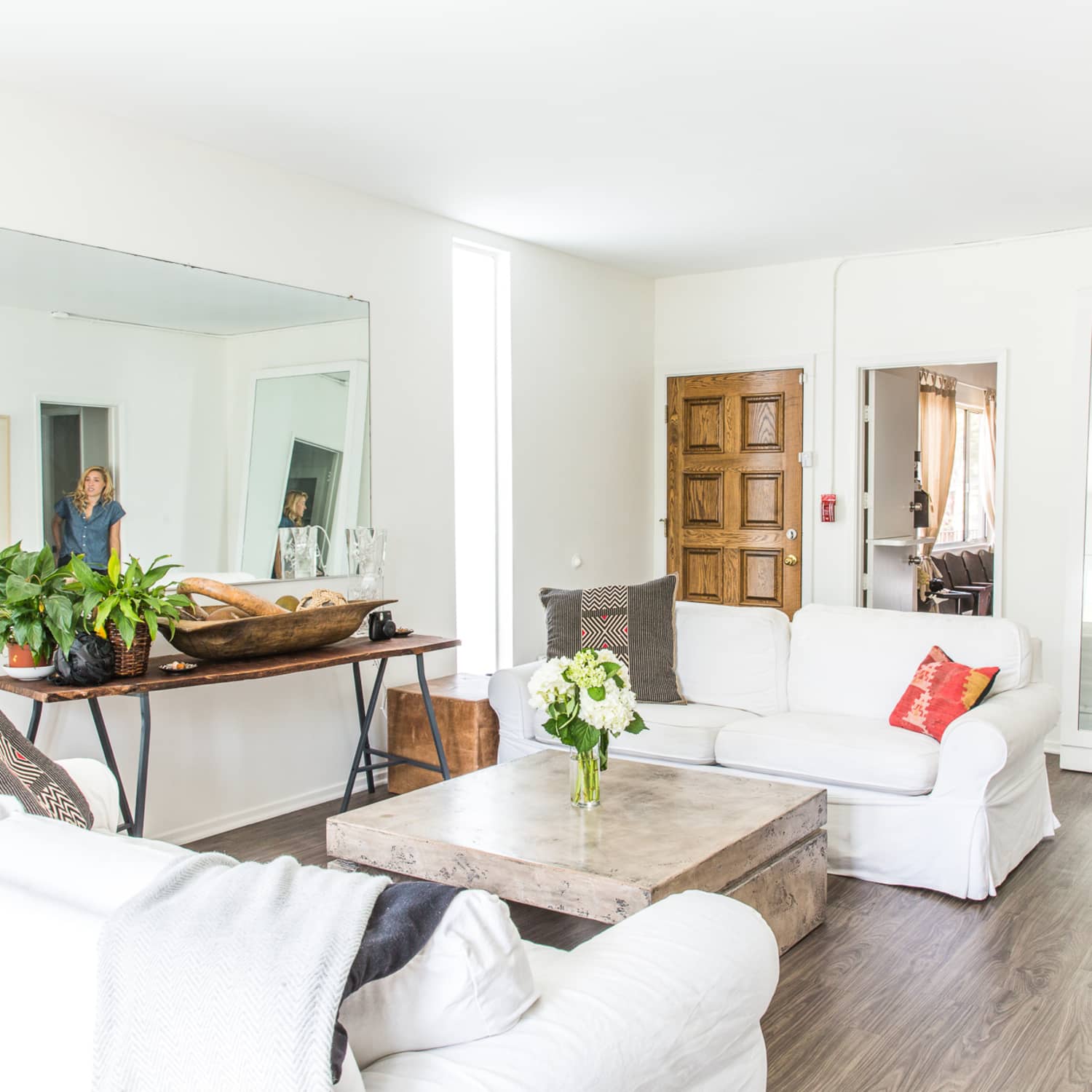 How To Decorate Like You Re In A Nancy Meyers Movie Apartment