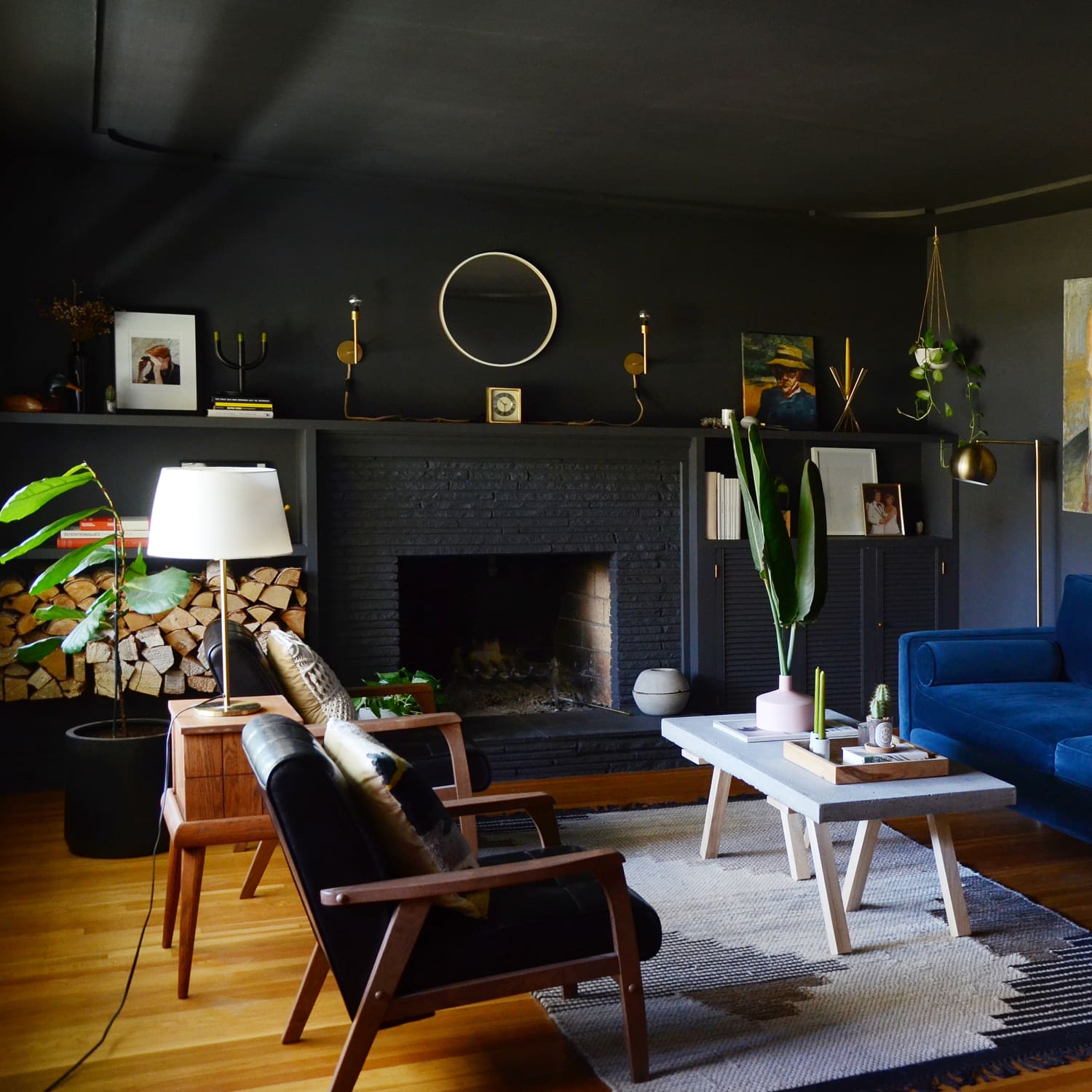 20 Gorgeous Black Living Rooms How To Use Black Walls Decor In Living Rooms Apartment Therapy