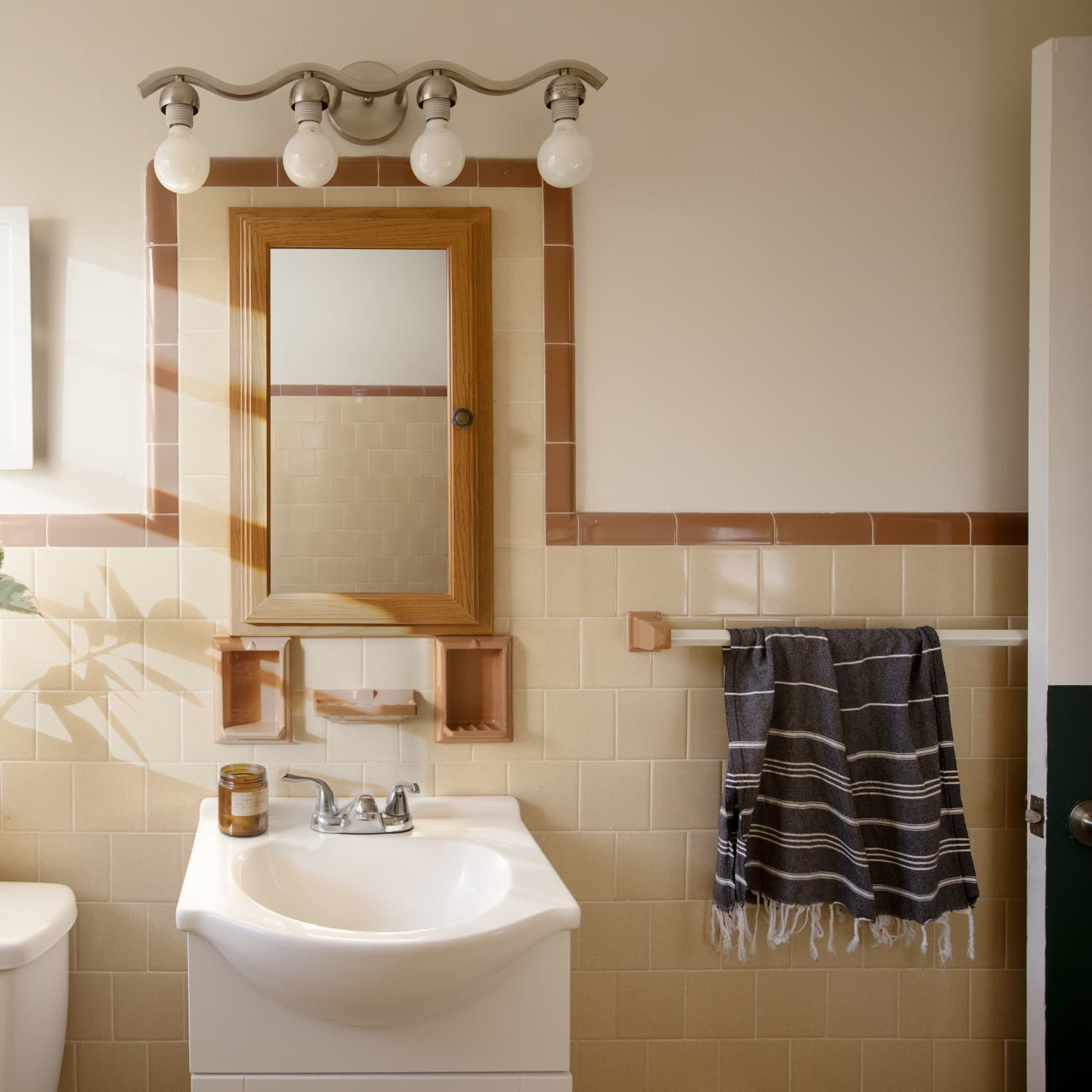7 Things in the Bathroom You Should Get Rid of Before an Open House