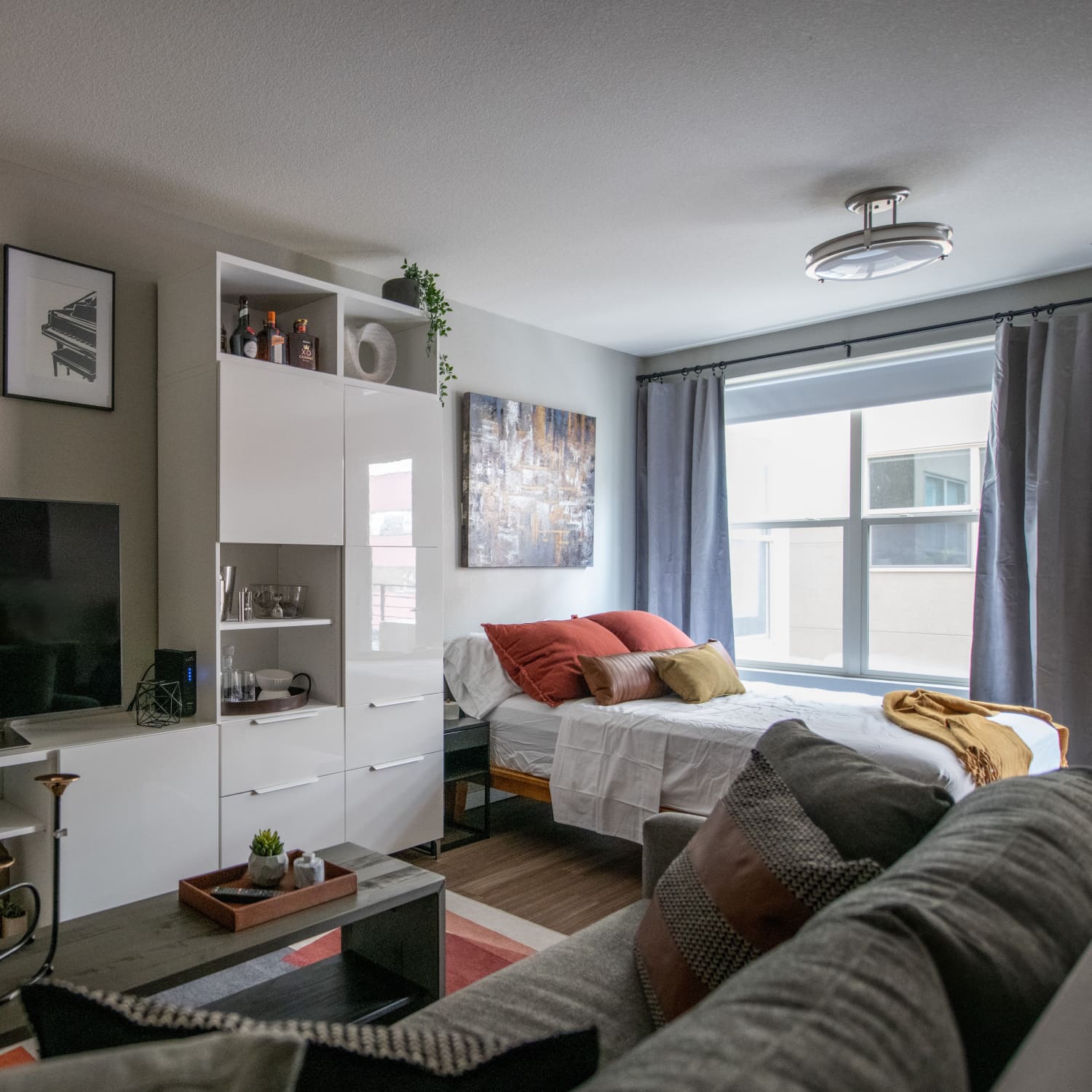 400-Square-Foot Studio Smart Layout and Vertical Storage | Apartment Therapy