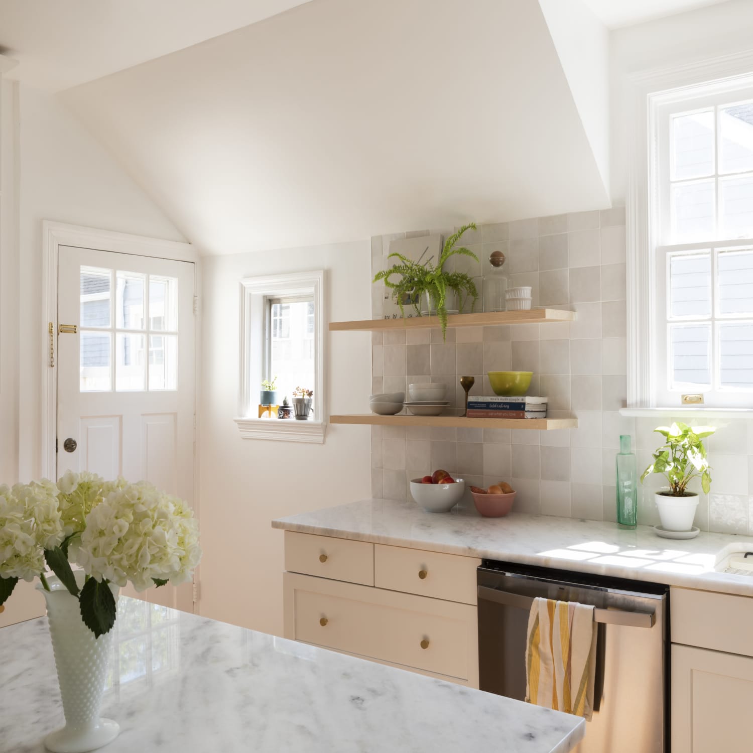 15 Two-Tone Kitchen Cabinet Ideas Guaranteed to Wow | The Kitchn, image size:1500x1500