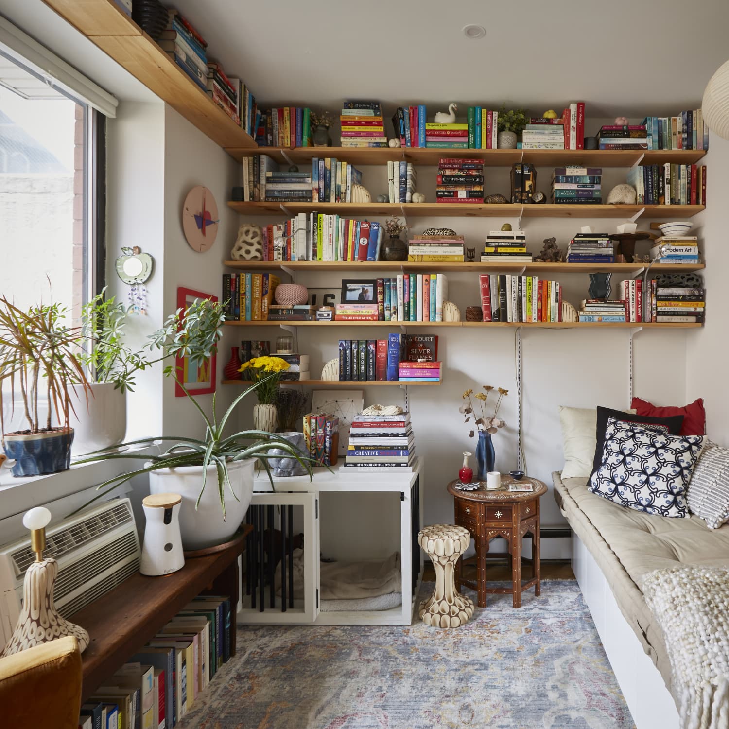 A Bibliophile Couple's Brooklyn Apartment Finds a Smart Storage Solution  for More Than 1,000 Books - Dwell