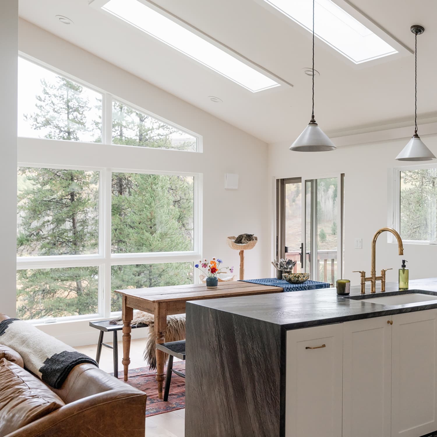 Clear Cooking Smells With A Stunning Feature Kitchen Extractor