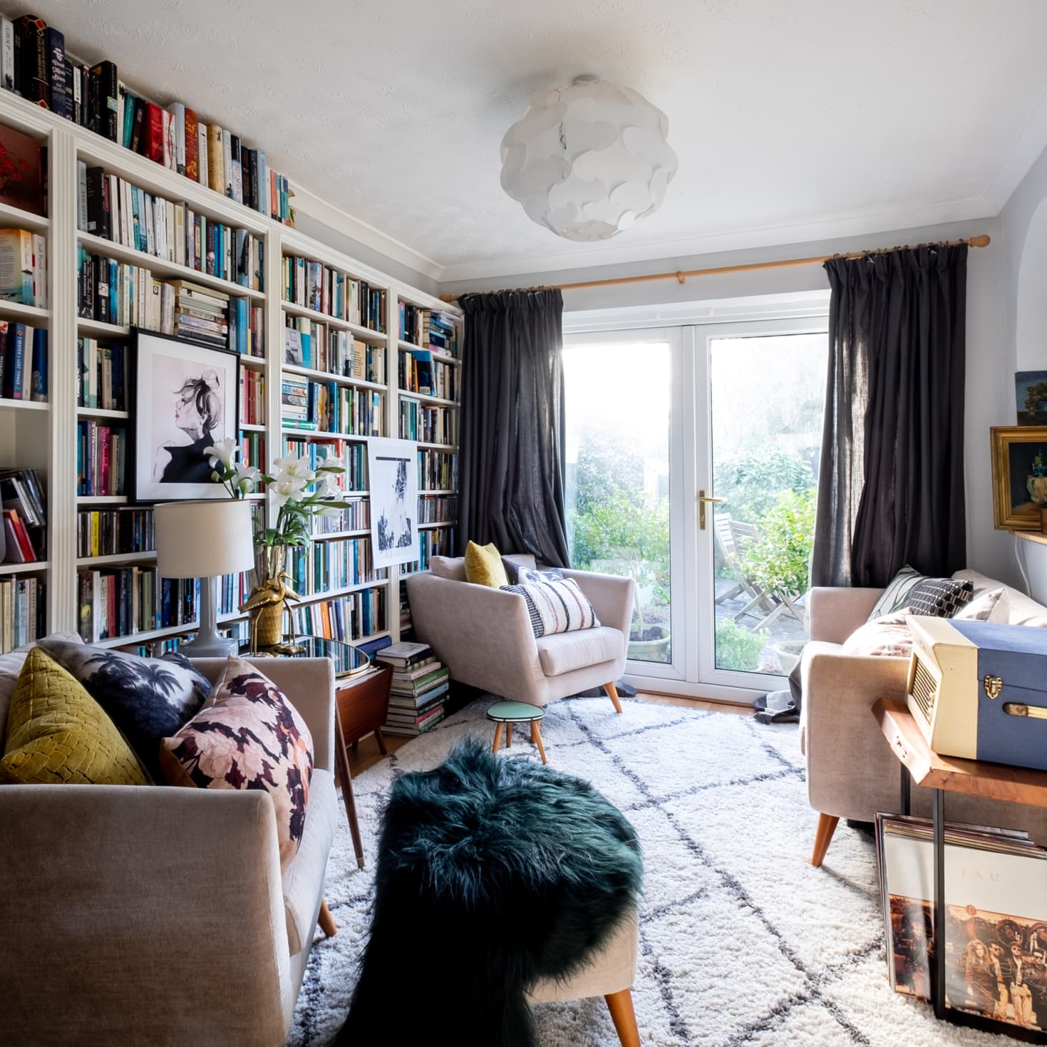 How To Create A Maximalist Room That Feels Creative Not Cluttered Apartment Therapy