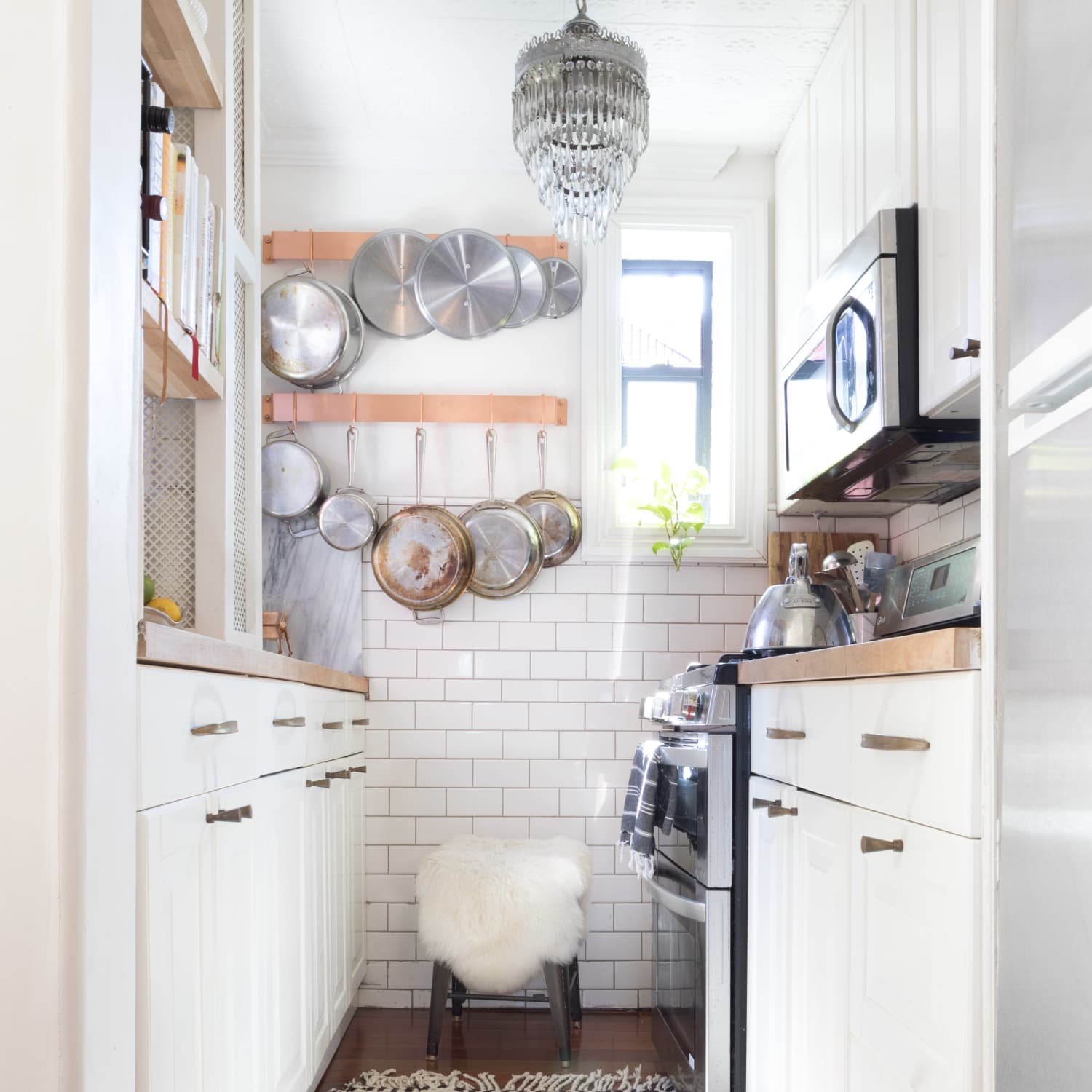 40 Best Small Kitchen Design Ideas Decorating Tiny Apartment Kitchen Pictures Apartment Therapy A long narrow kitchen often resembles an uncomfortable carriage and if not designed properly can be quite claustrophobic. 40 best small kitchen design ideas