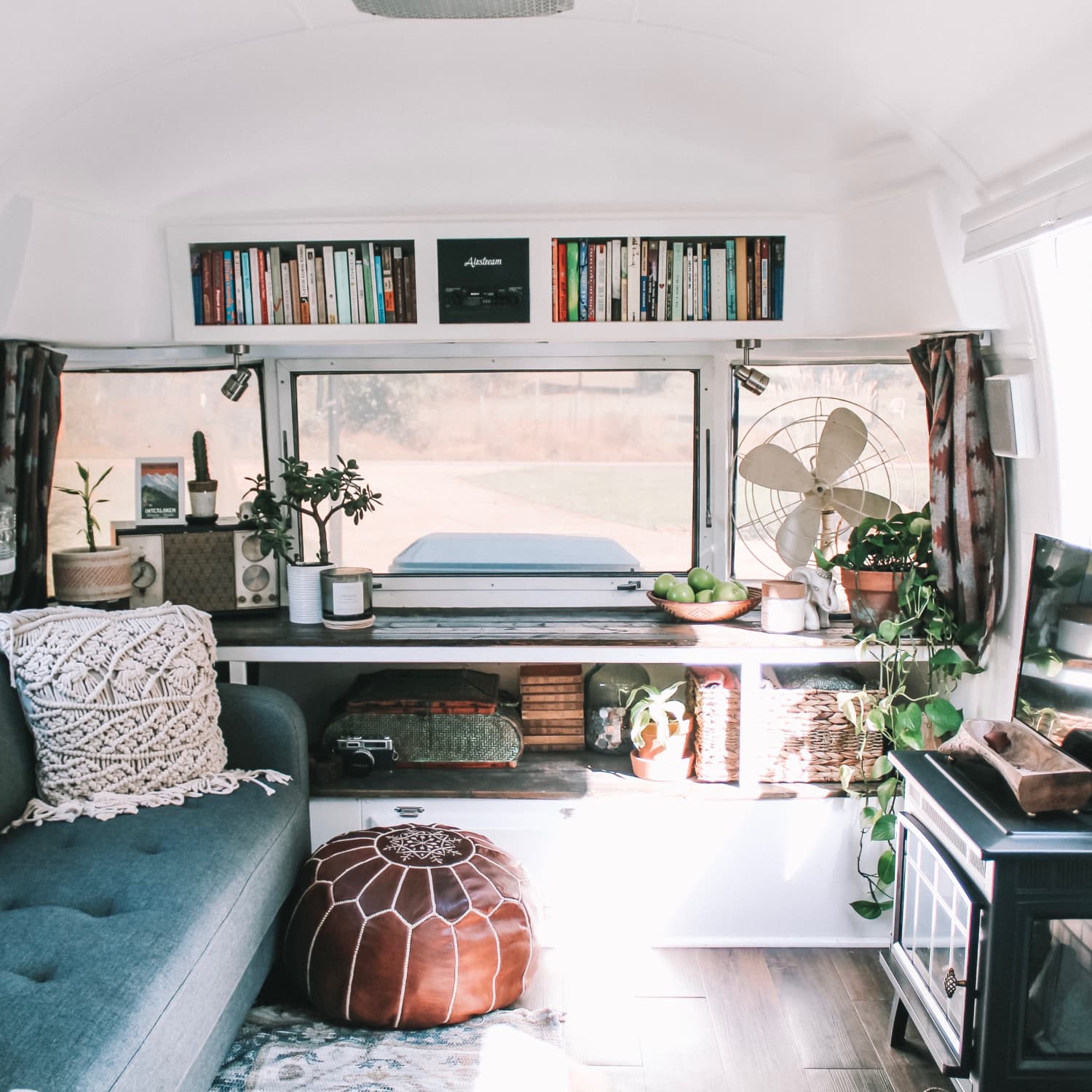 12 Inspiring Tiny House Interiors - How to Decorate a Tiny Home