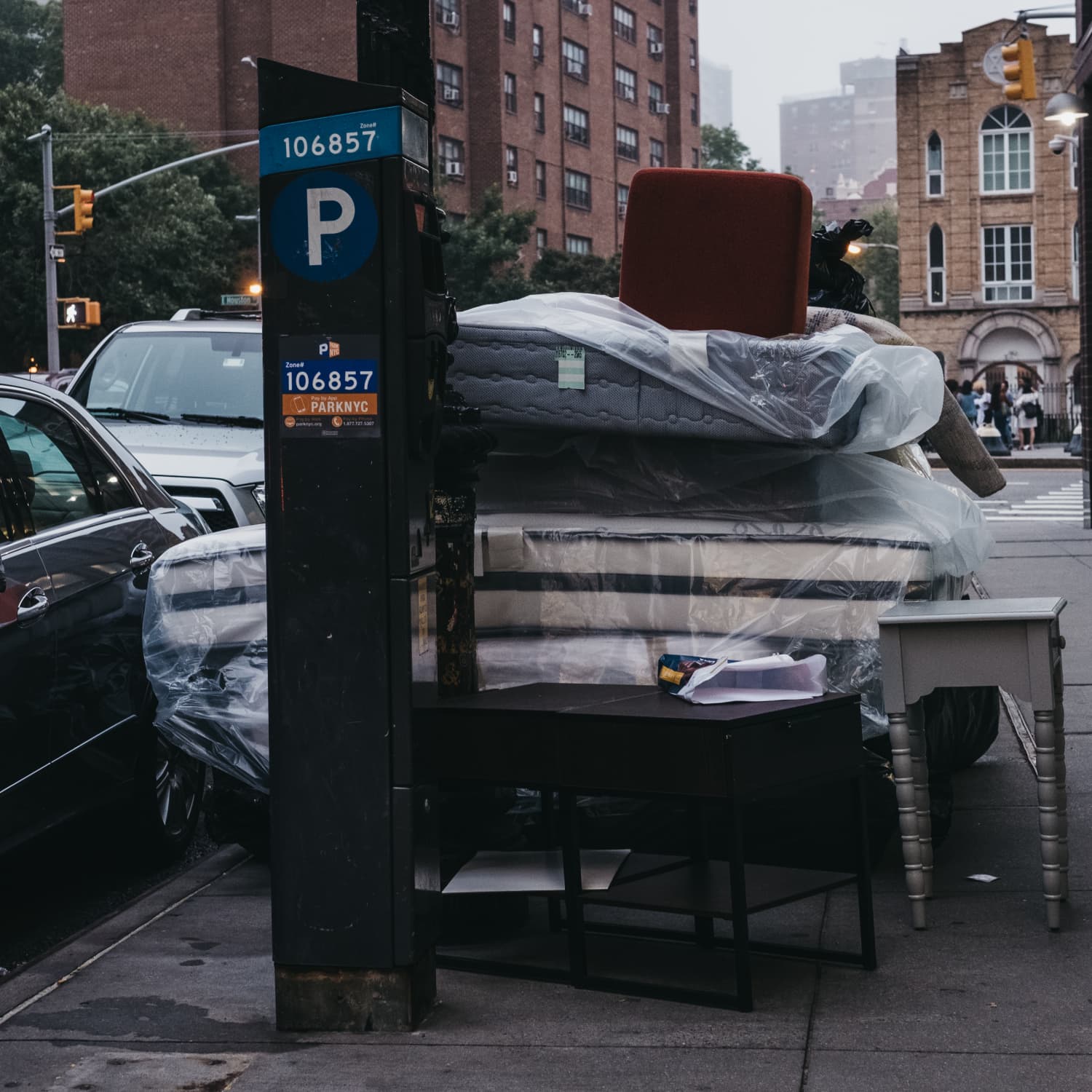 This Instagram Account Shows Where To Find Free Furniture Around Nyc |  Apartment Therapy