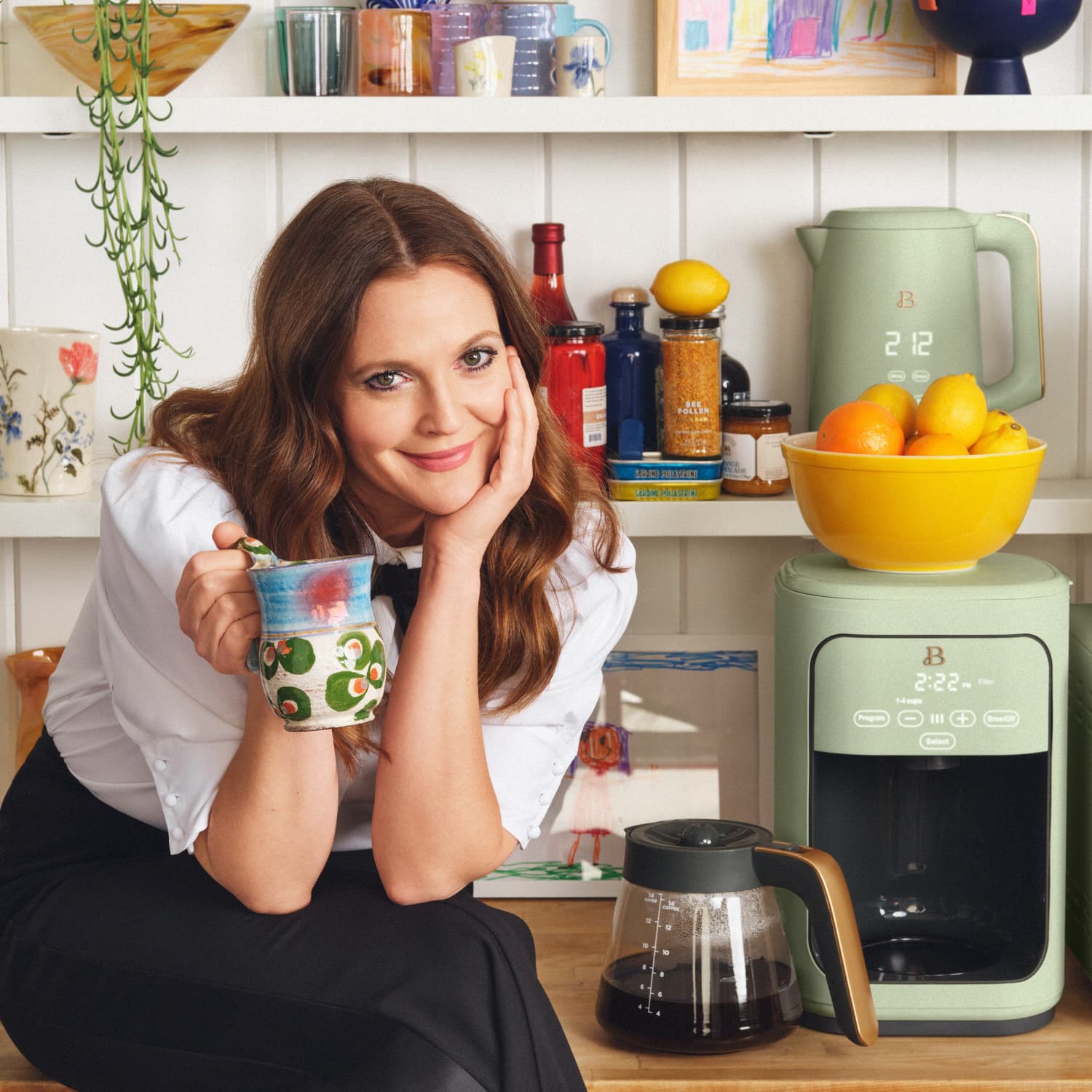 When your cookware becomes your decor 😍 We are loving @drewbarrymore's  kitchen reno!