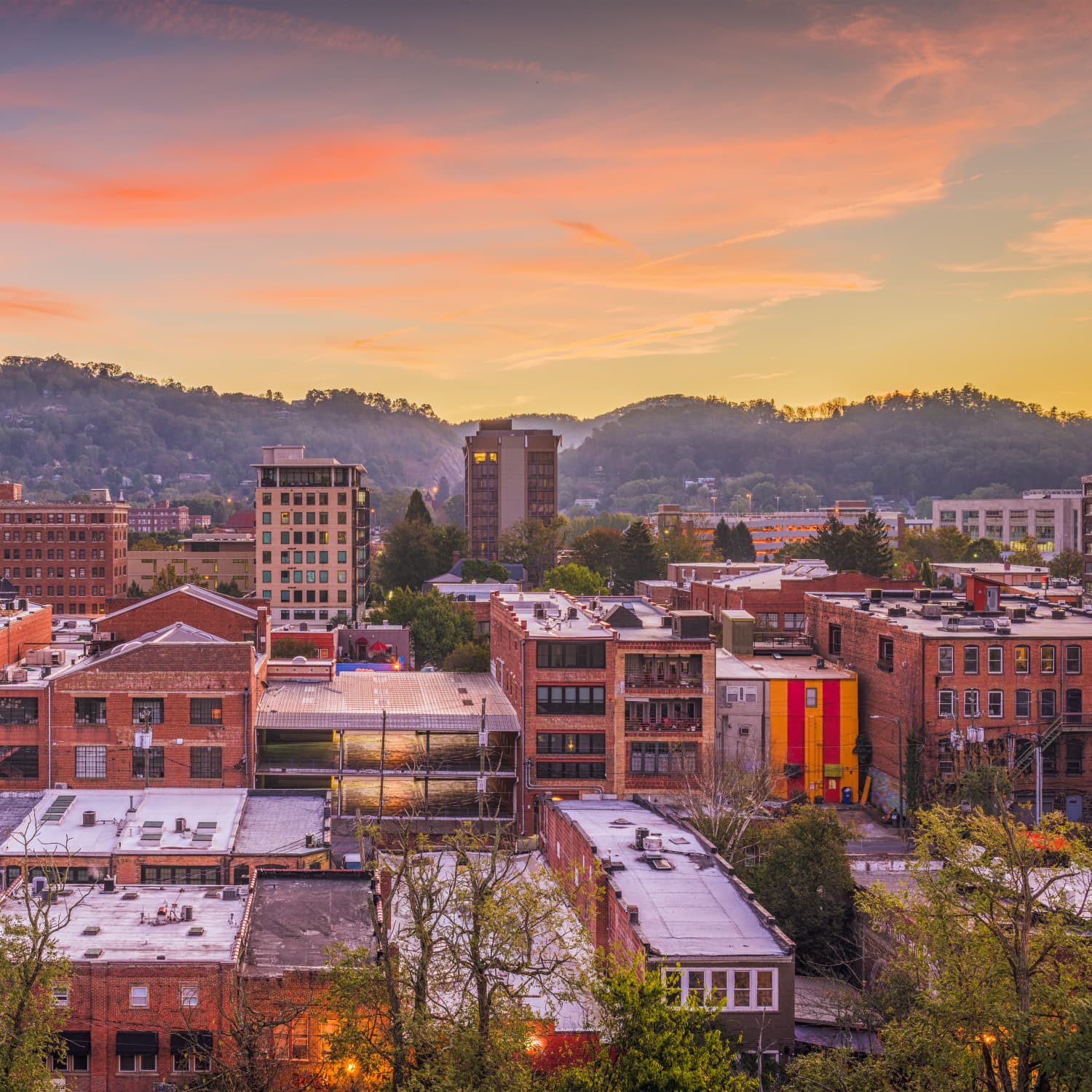 16 Towns Near Asheville, NC, That Are Just as Cool