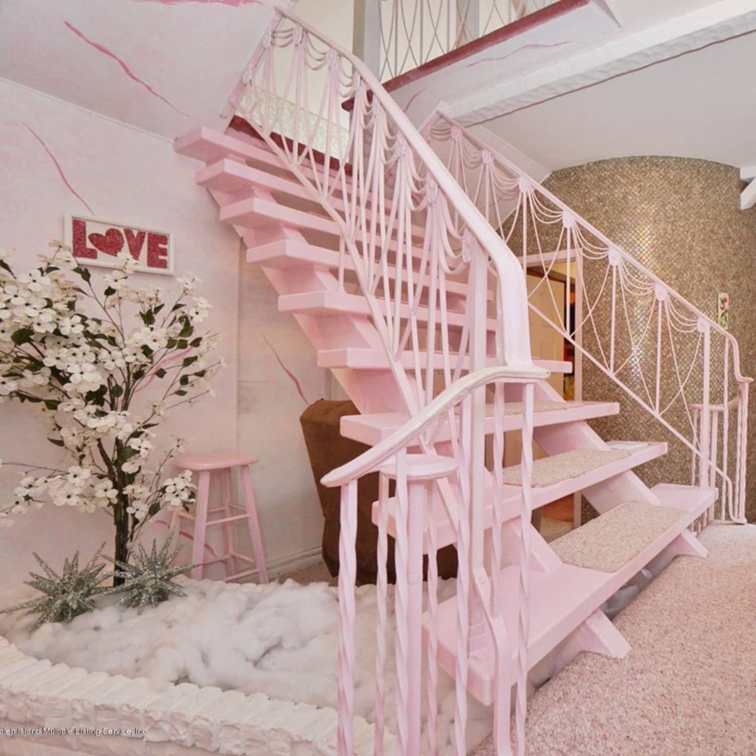 1970 Staten Island Home for Sale and Almost Every Room Is Pink