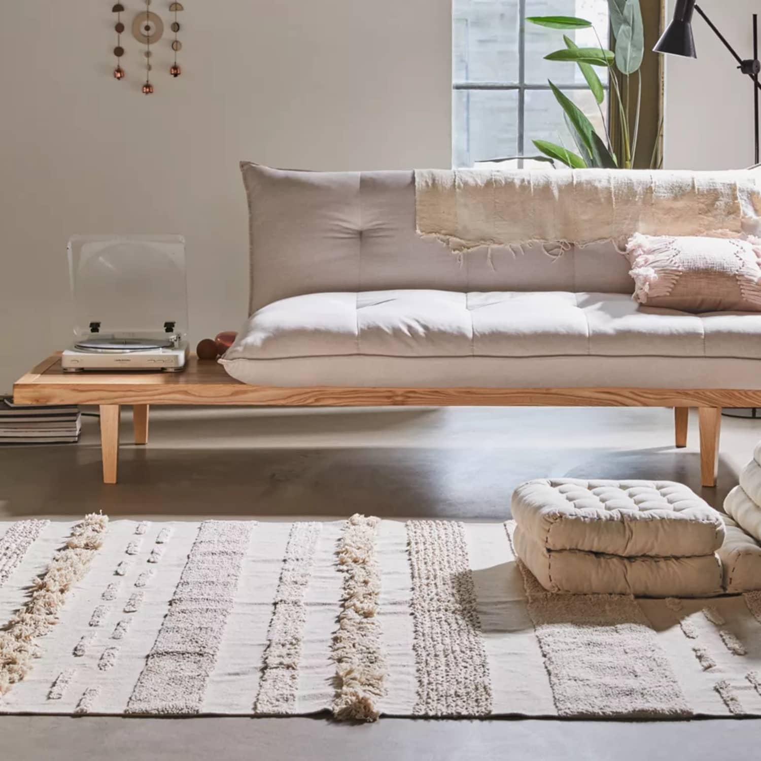 Ik denk dat ik ziek ben rammelaar Vaag This New Old Sofa Silhouette Could Free Up Space in Your Living Room |  Apartment Therapy