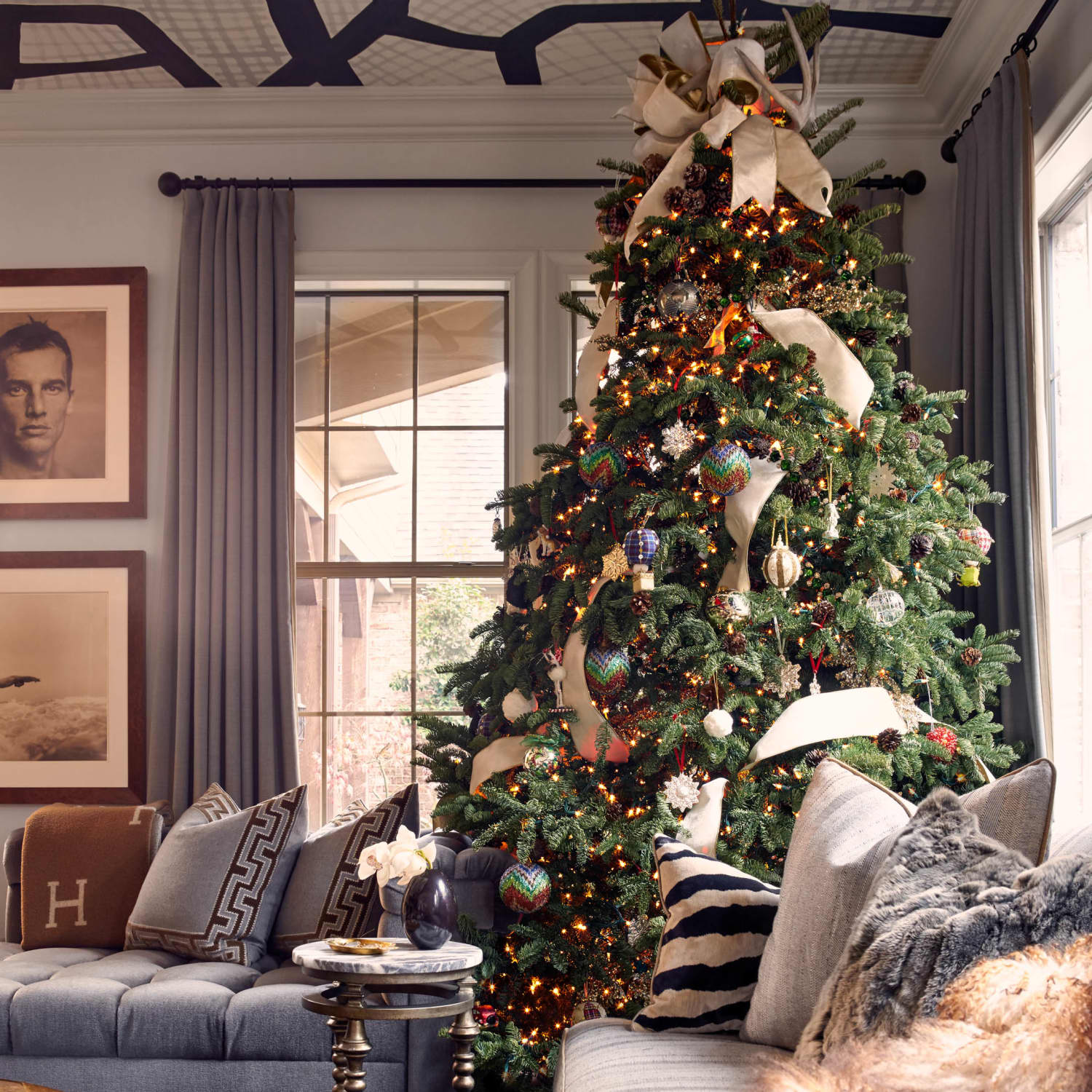 10 Christmas Color Schemes - Decorating Ideas for 2022 | Apartment ...