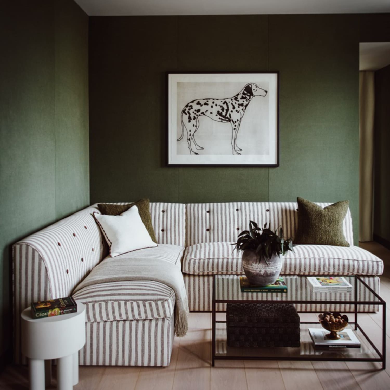 What Colors Go With Dark Green: Style Your Space