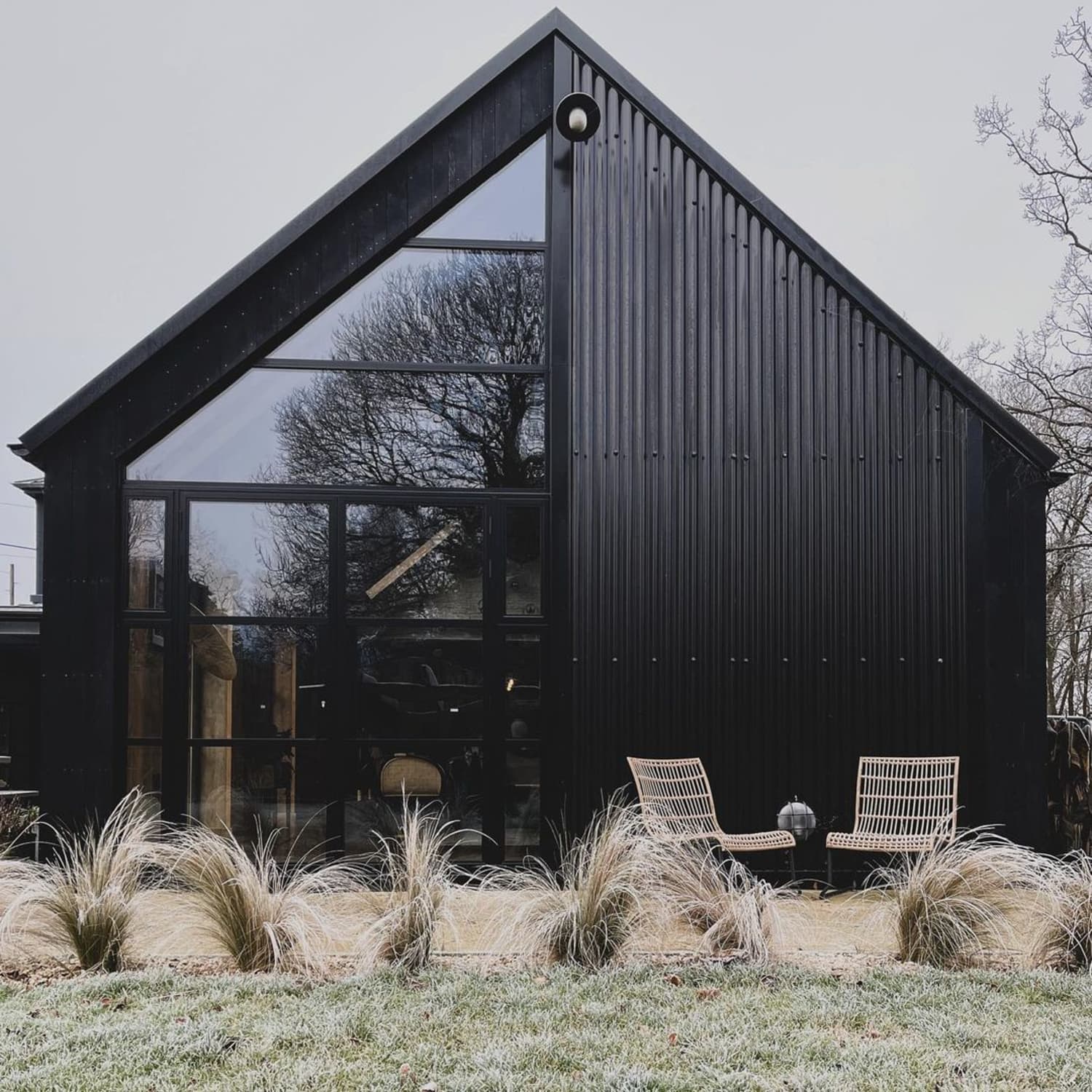 15 Chic Black Houses All Black Exteriors For Your Next Repaint