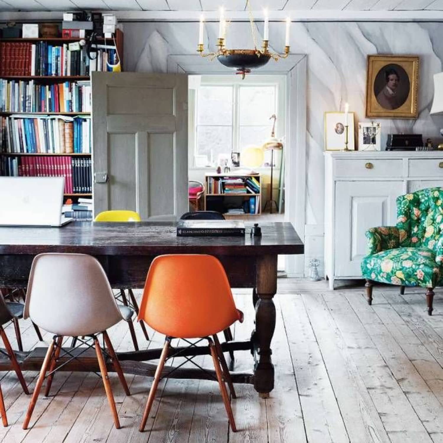 Mid in outlet mod furniture