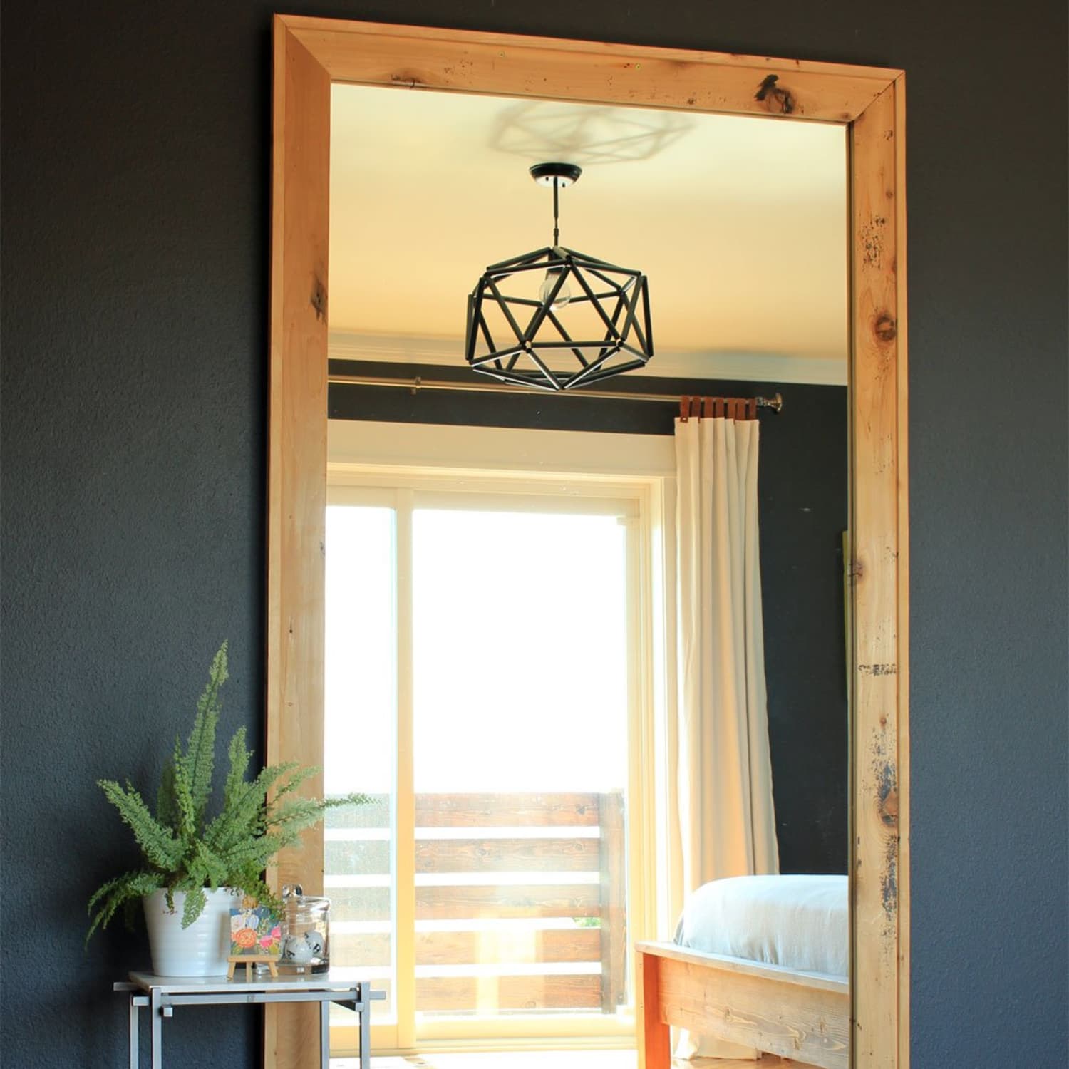 Leaning online floor mirror