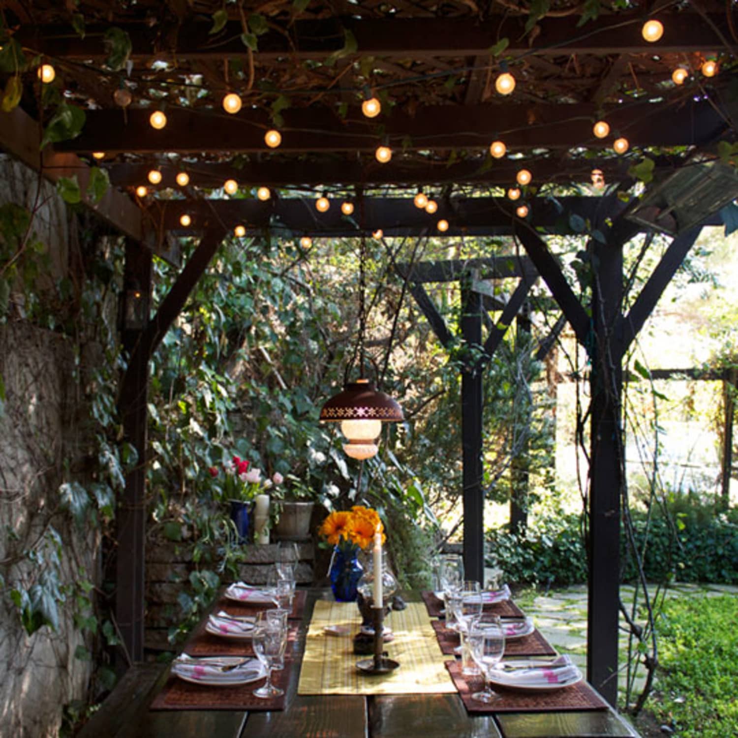 Outdoor dining table deals lights