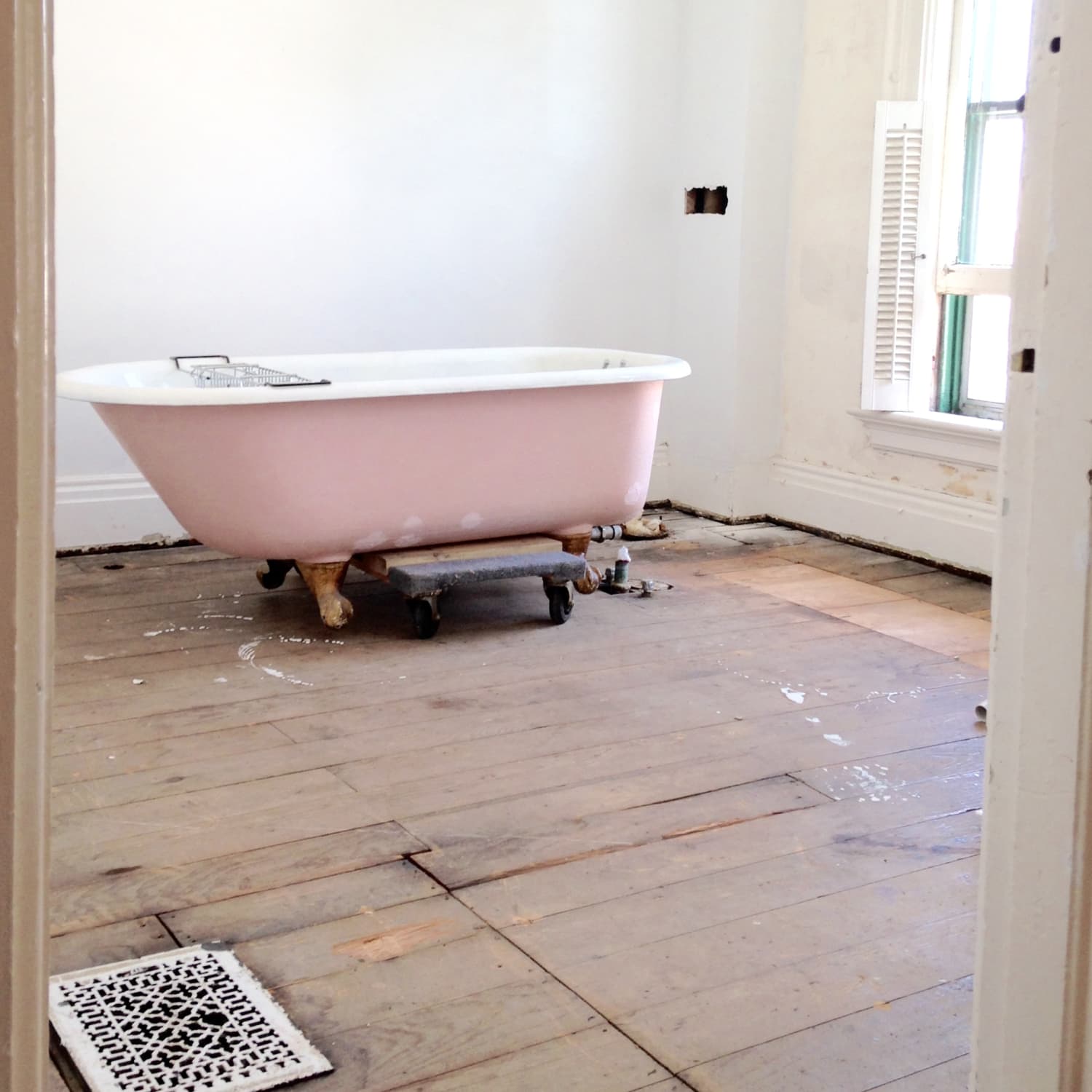 How to refinish a clawfoot shop cast iron tub