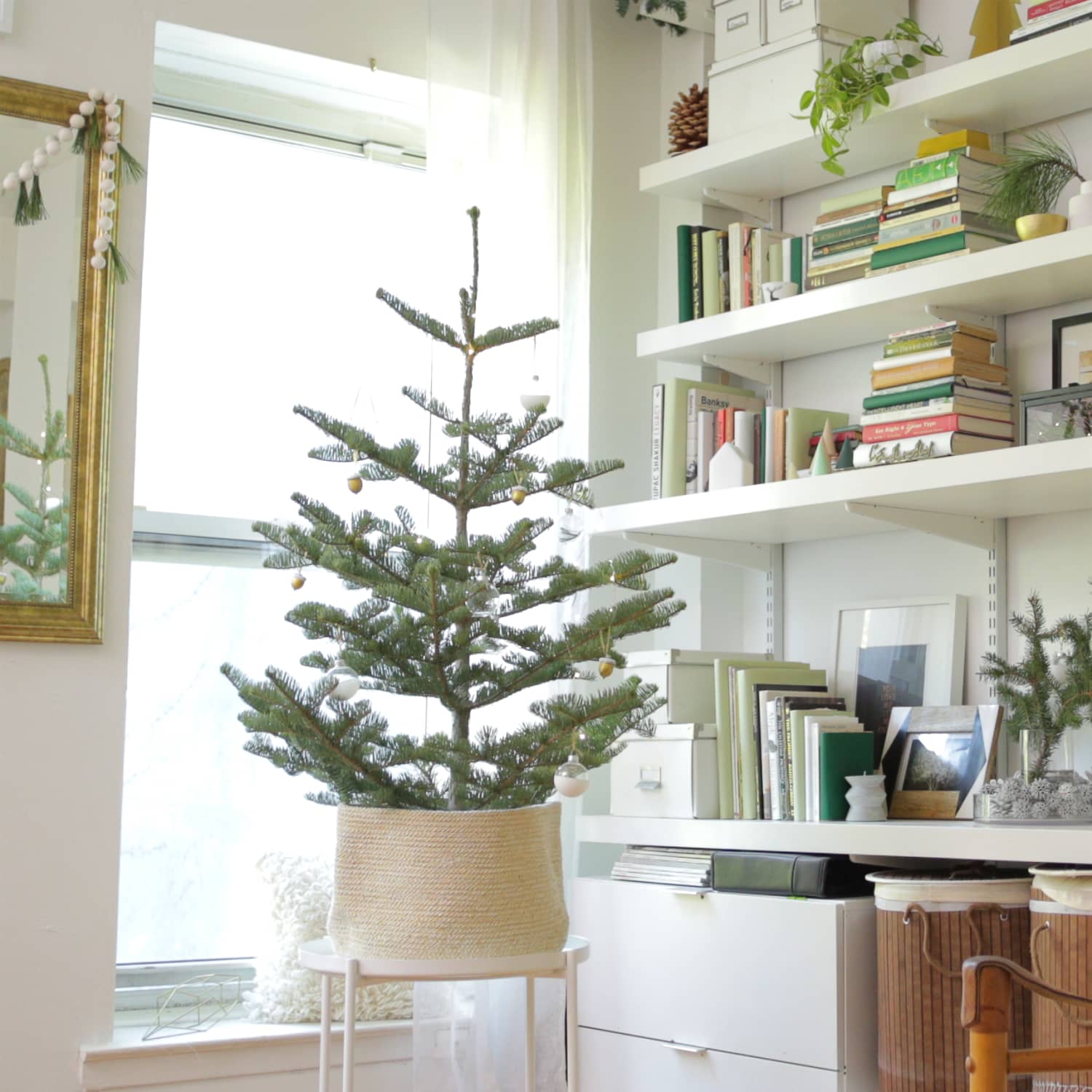 Apartment christmas best sale tree