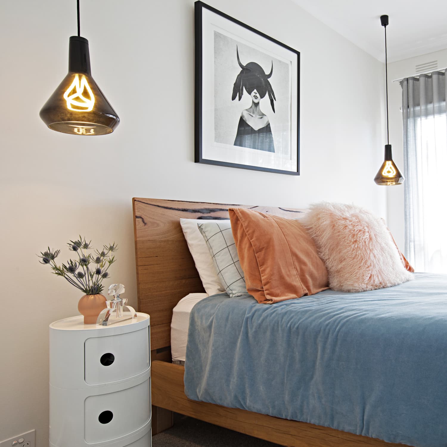 black hanging bedside lights        <h3 class=