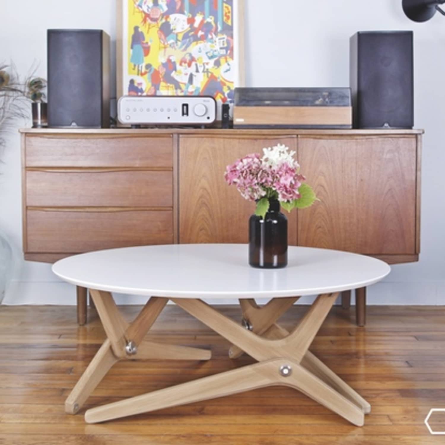Coffee table into dining outlet table