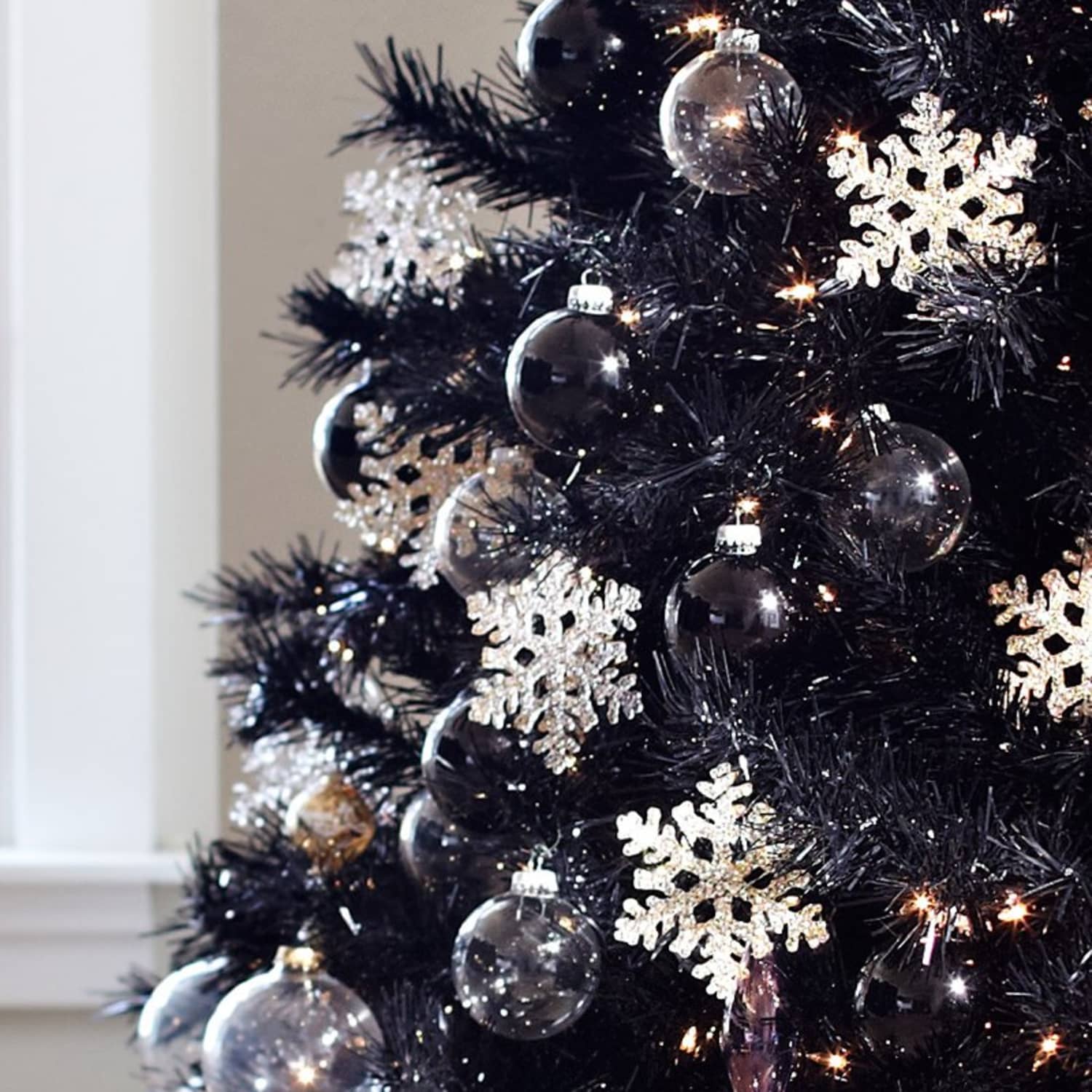 Gold and hotsell black christmas tree