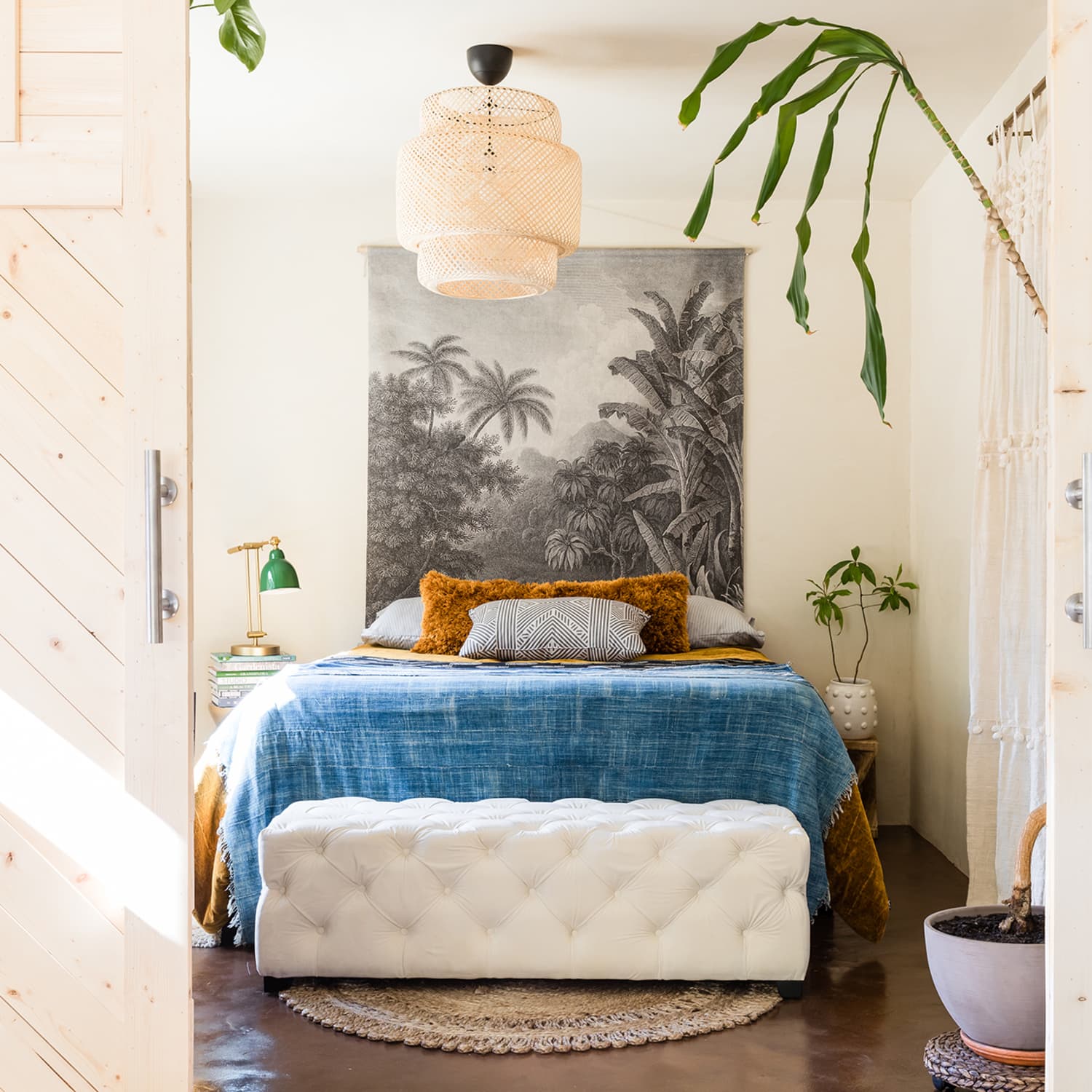 Bench to put on sale in front of bed