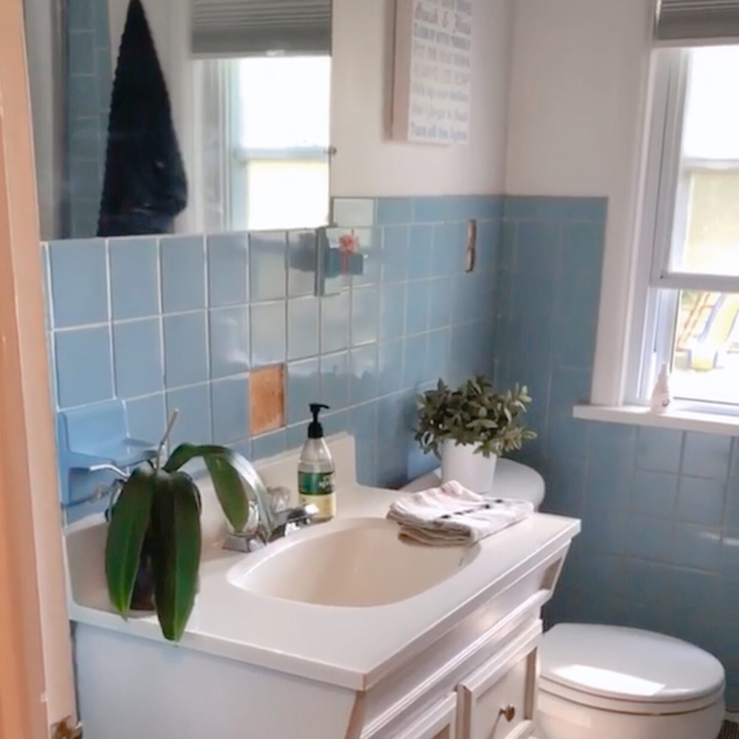 Retro Blue Bathroom Tile Rispa