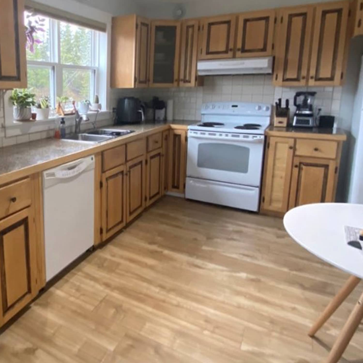 Kitchens with white appliances on sale and oak cabinets
