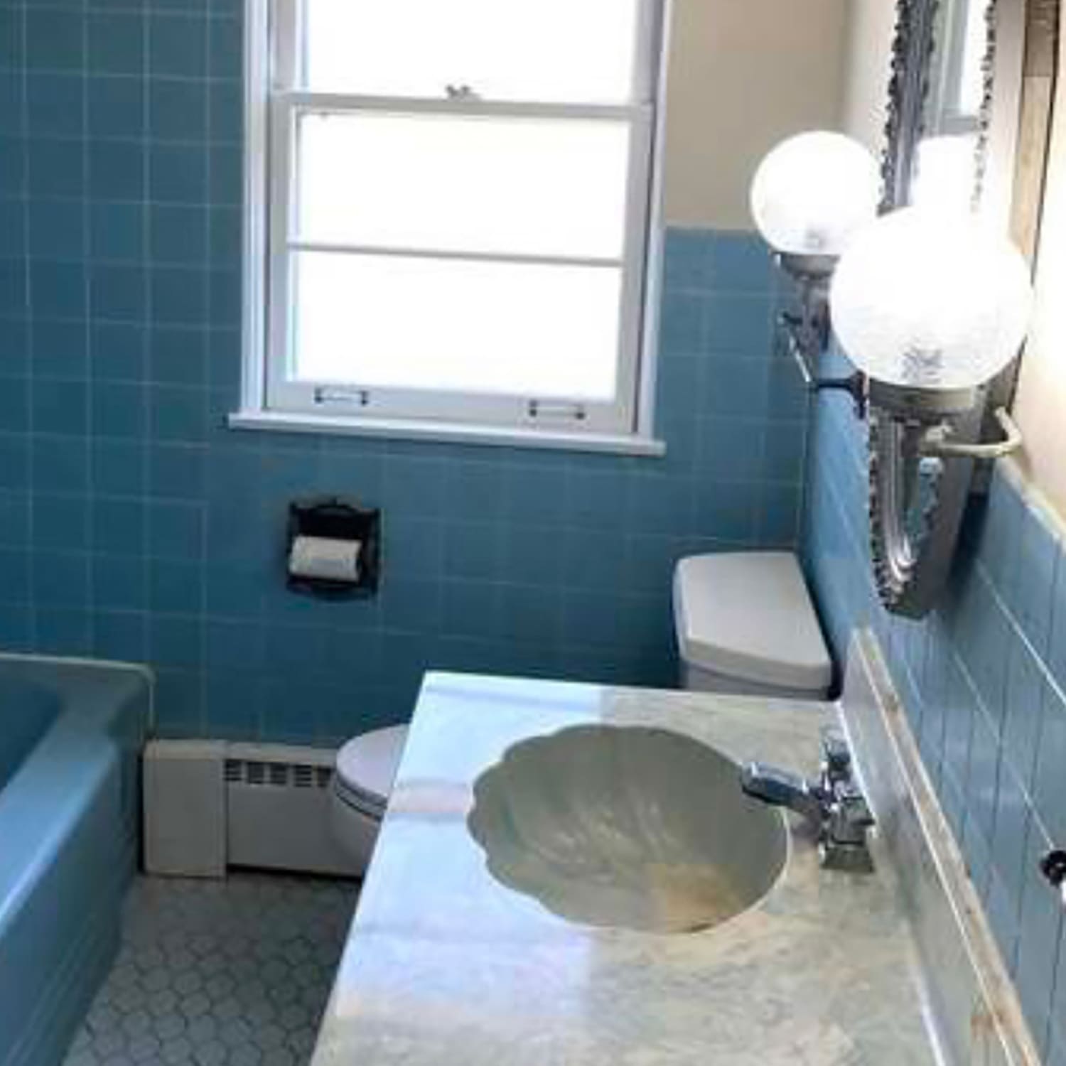 50s bathroom outlet