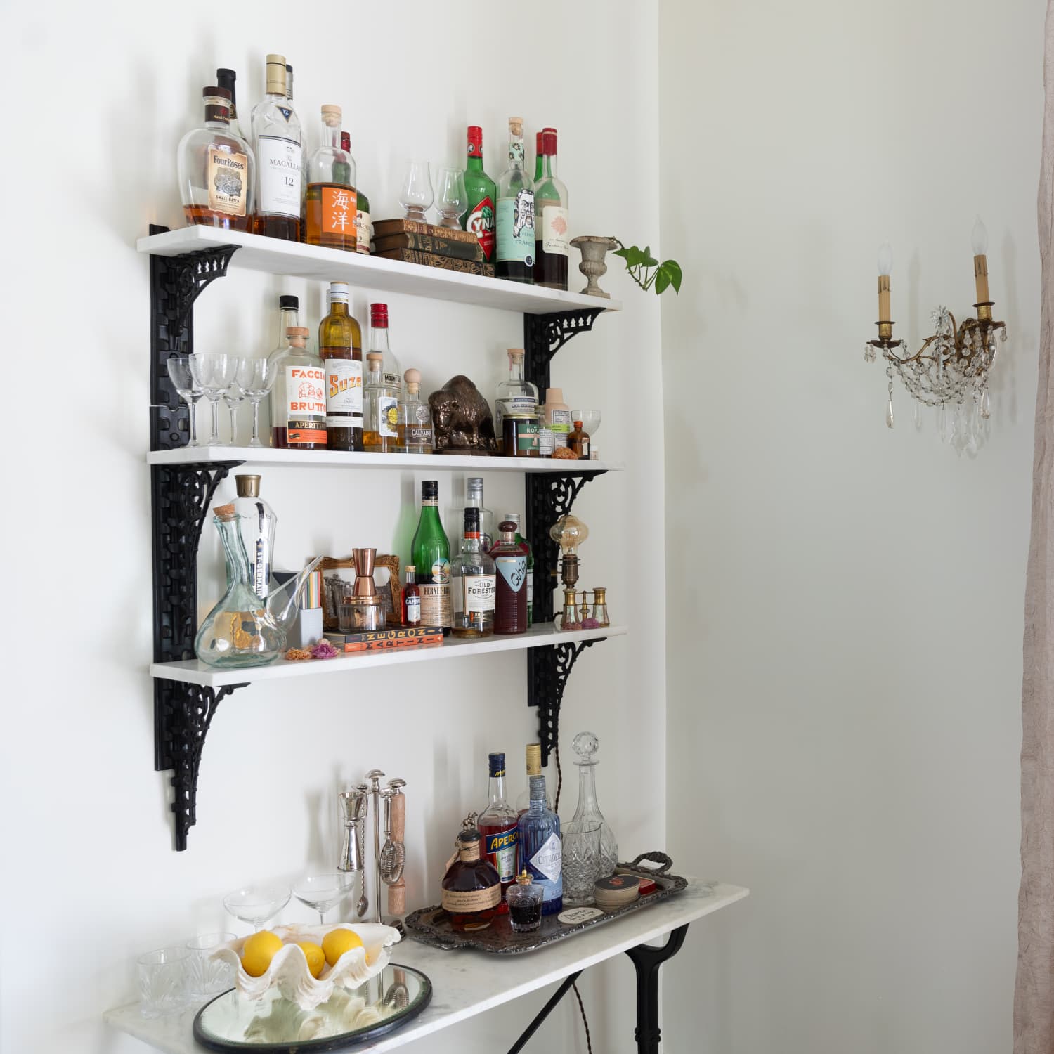 Marble 2025 kitchen shelves