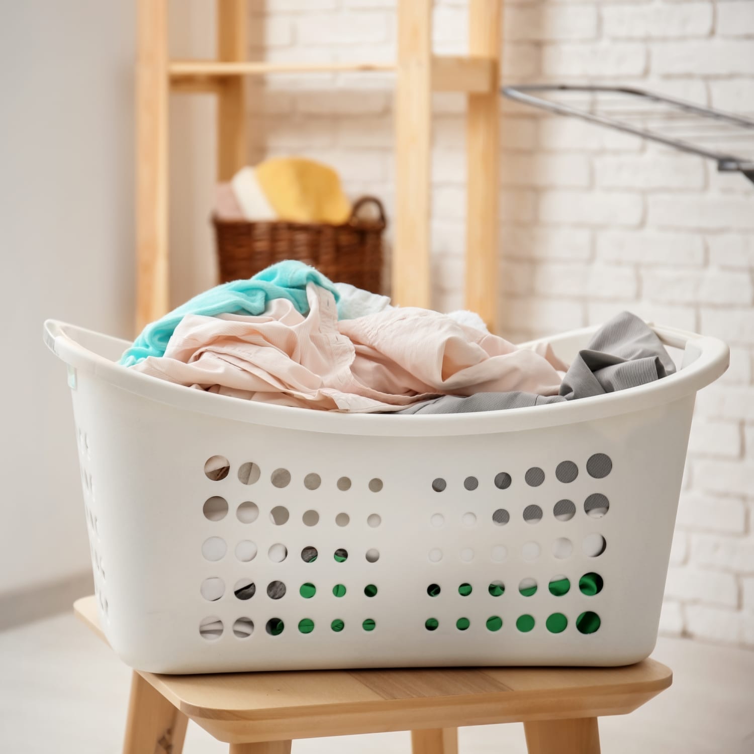Laundry basket top that says laundry